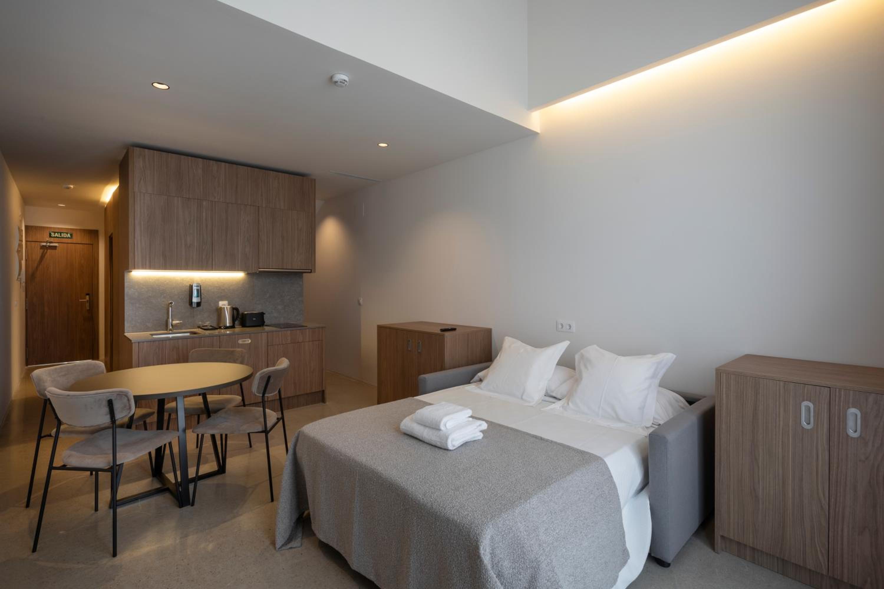 One-Bedroom Apartment - Photo 16