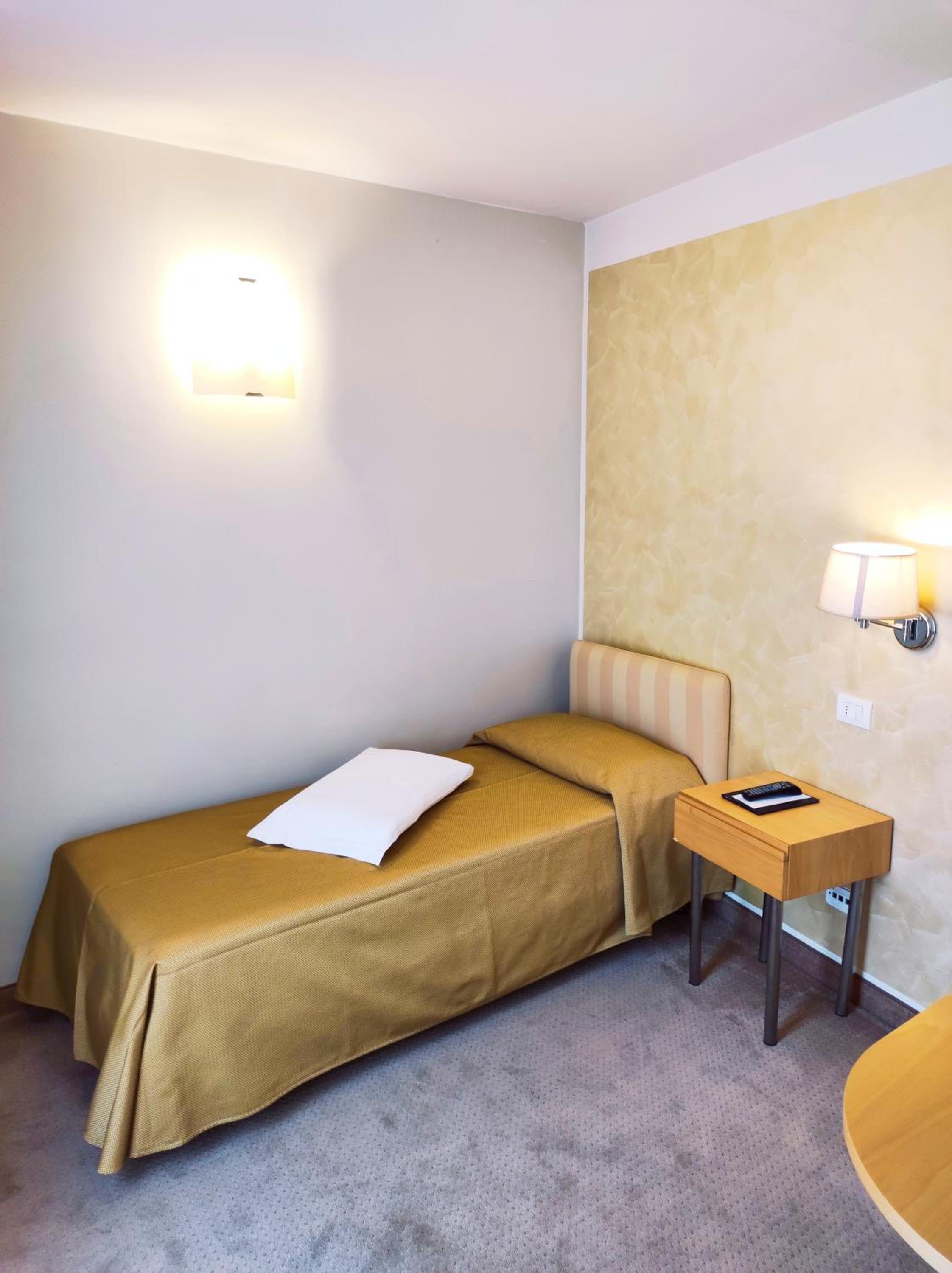 Small Single Room photo 1