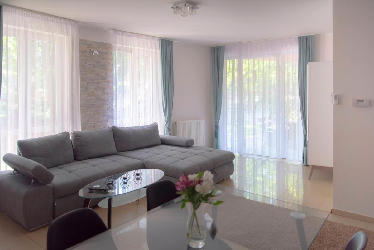 Apartment with Terrace - Photo 3