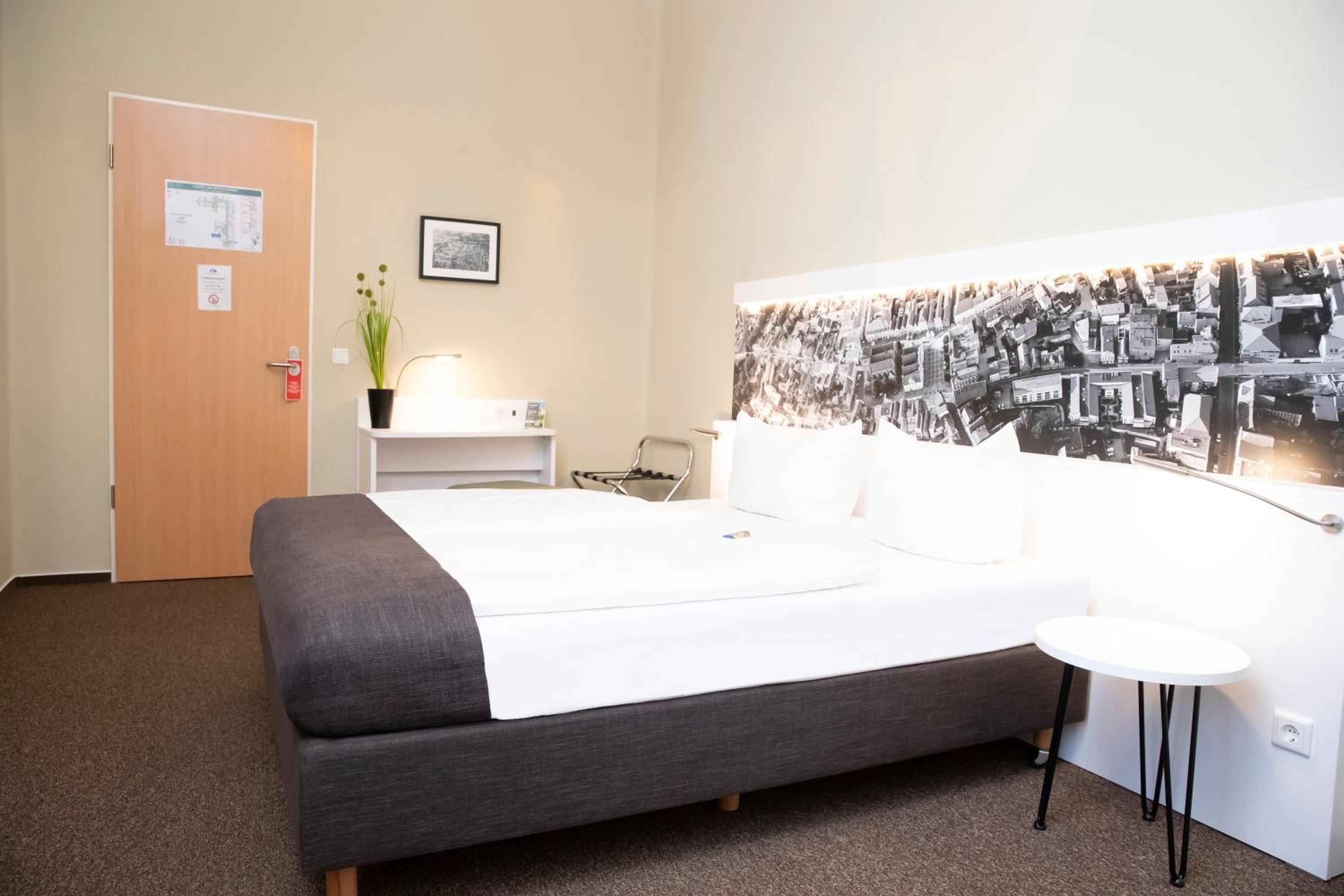 Standard Double Room - Photo 7
