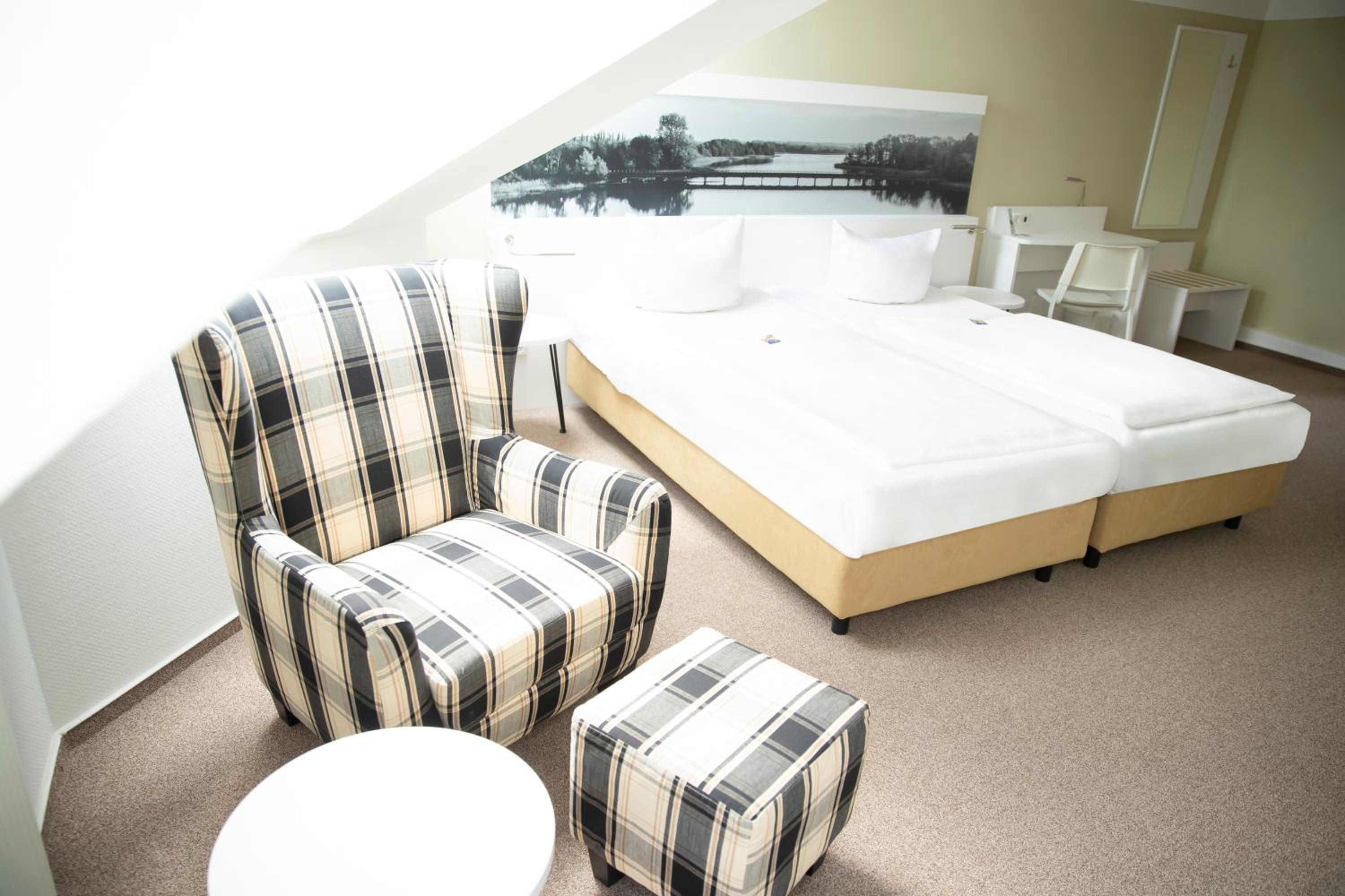 Large Double Room - Photo 16