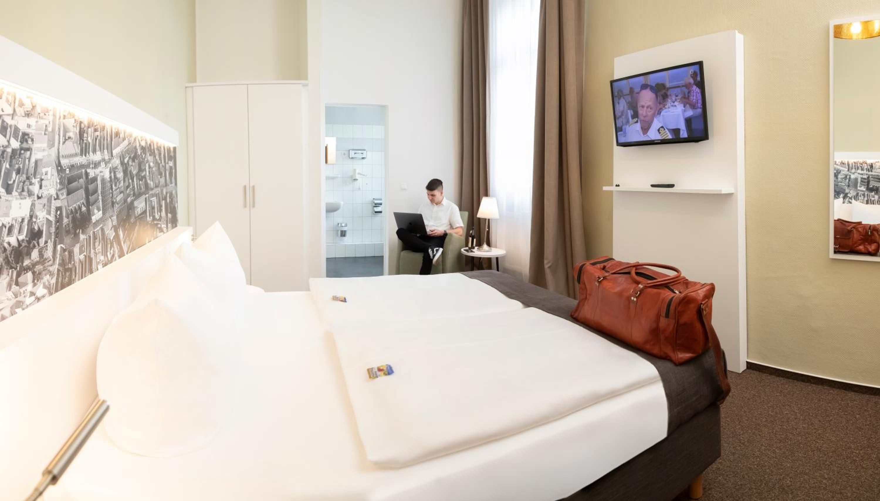 Standard Double Room - Photo 14