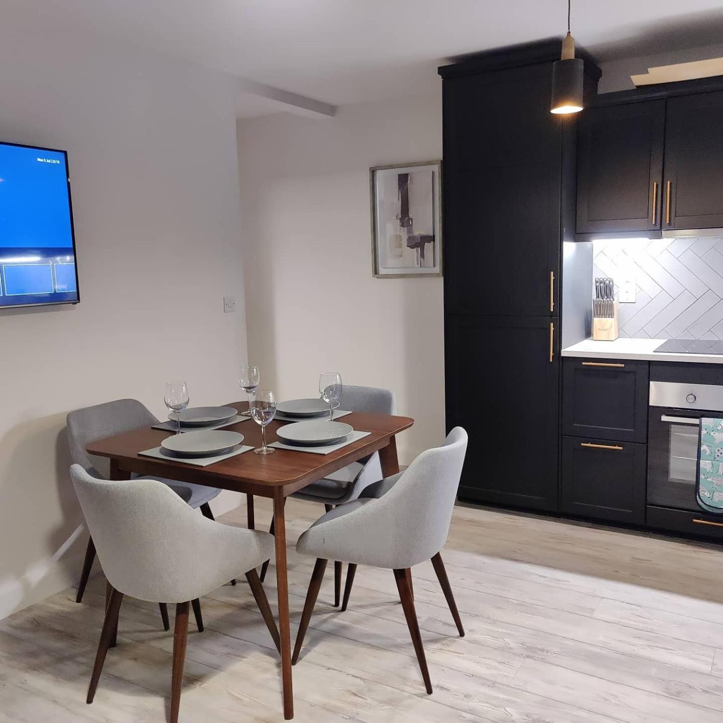 Two-Bedroom Apartment - Photo 2