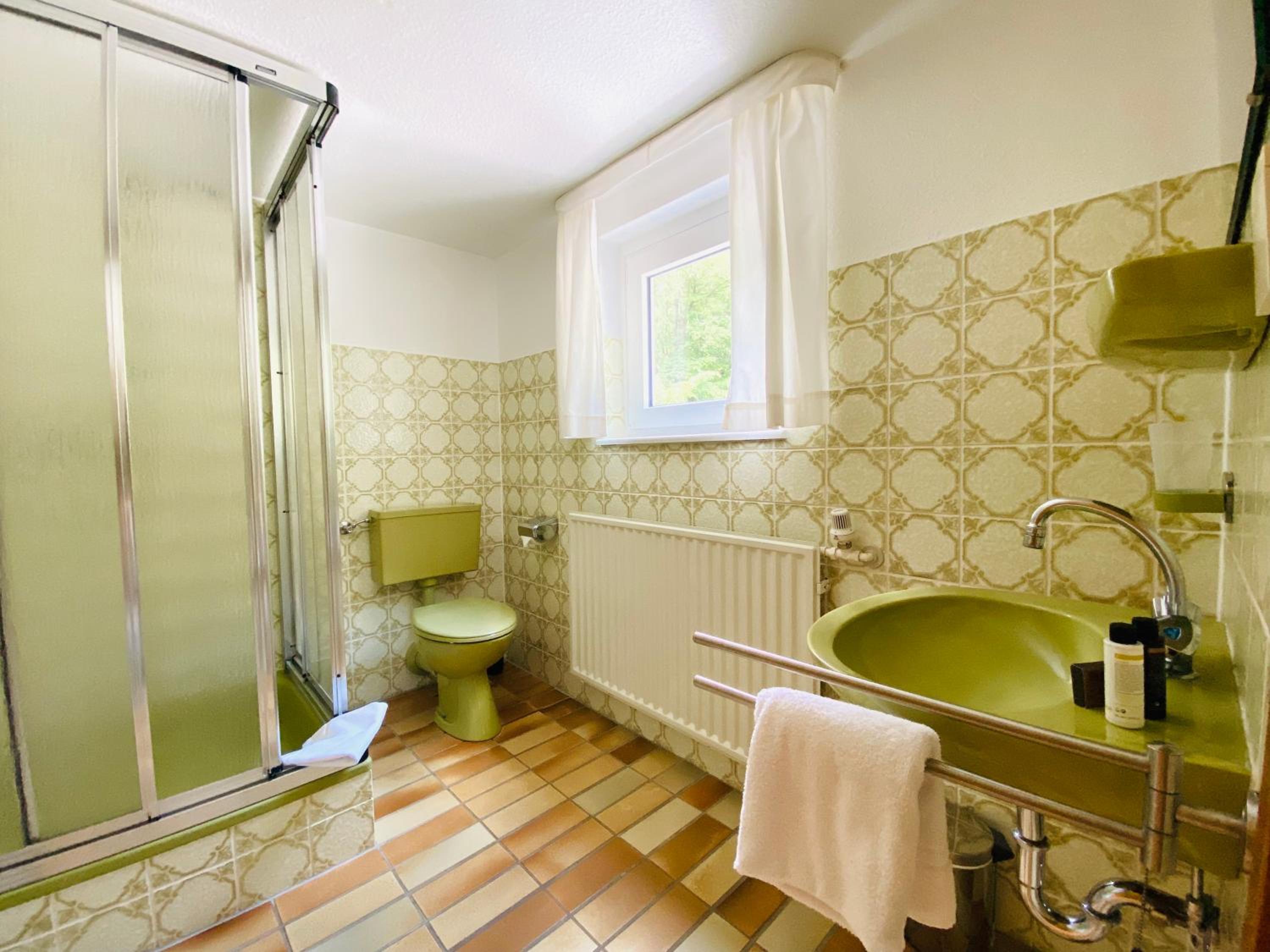 Single Room with Bathroom photo 2