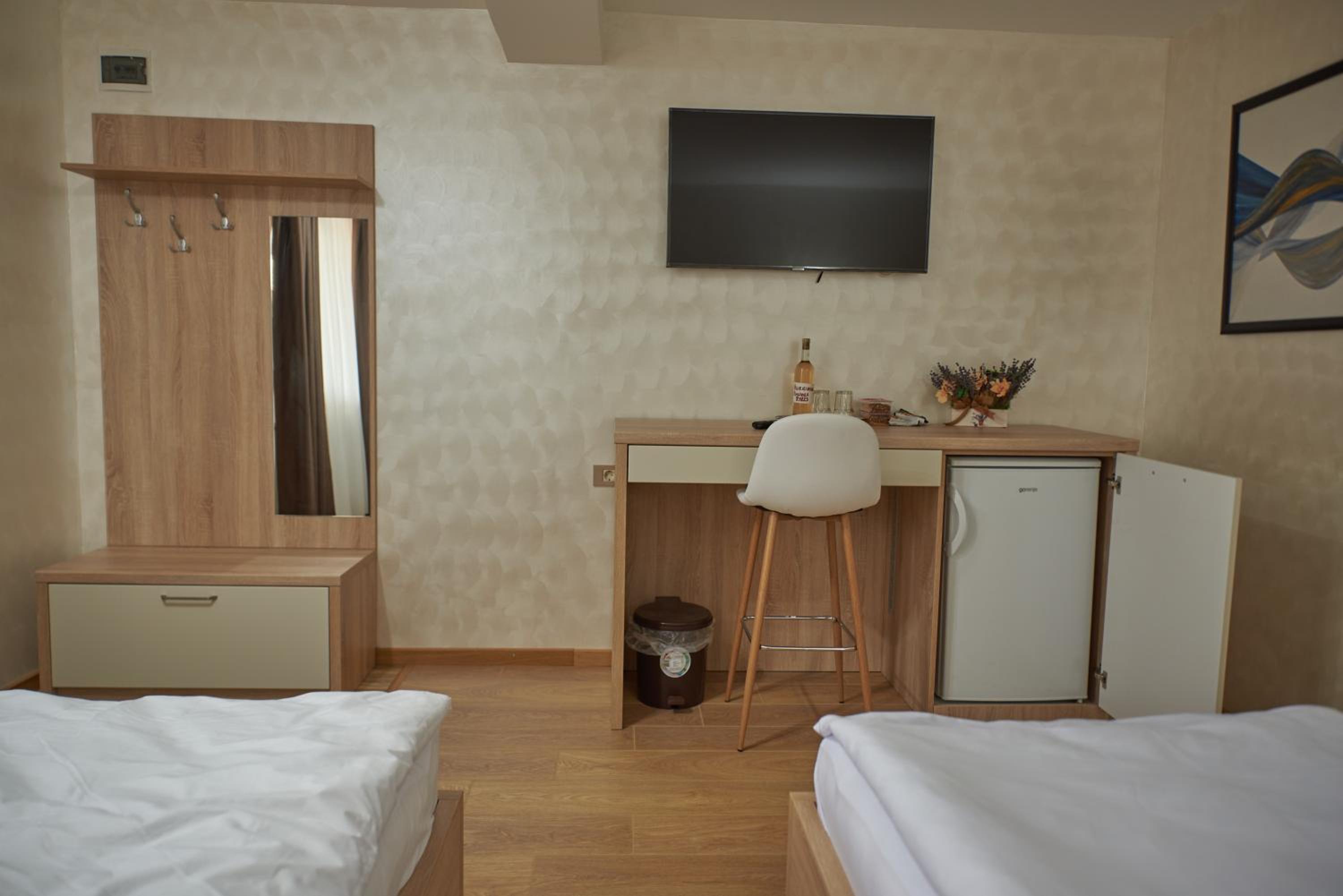Double or Twin Room with Private Bathroom photo 3