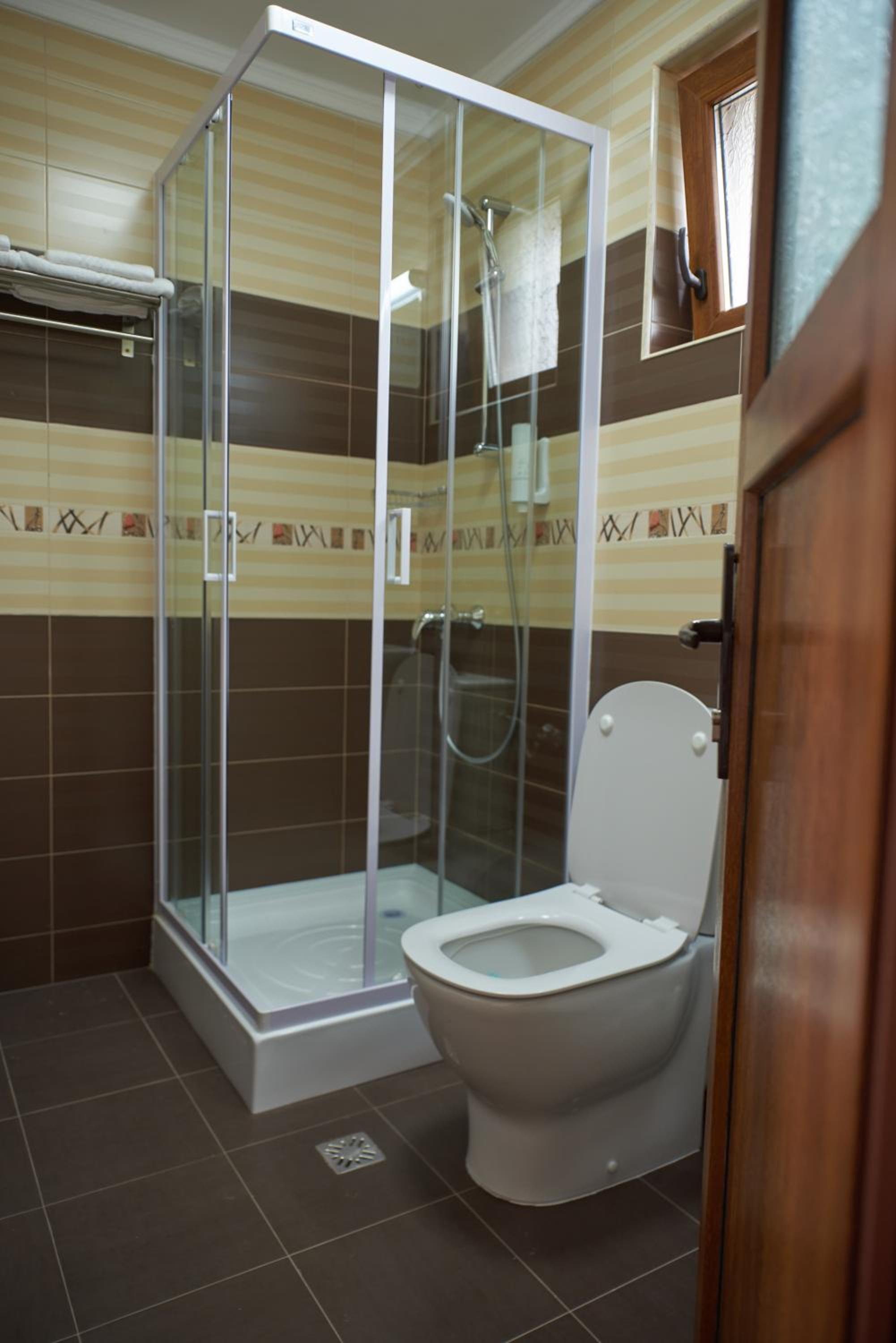 Double or Twin Room with Private Bathroom photo 2