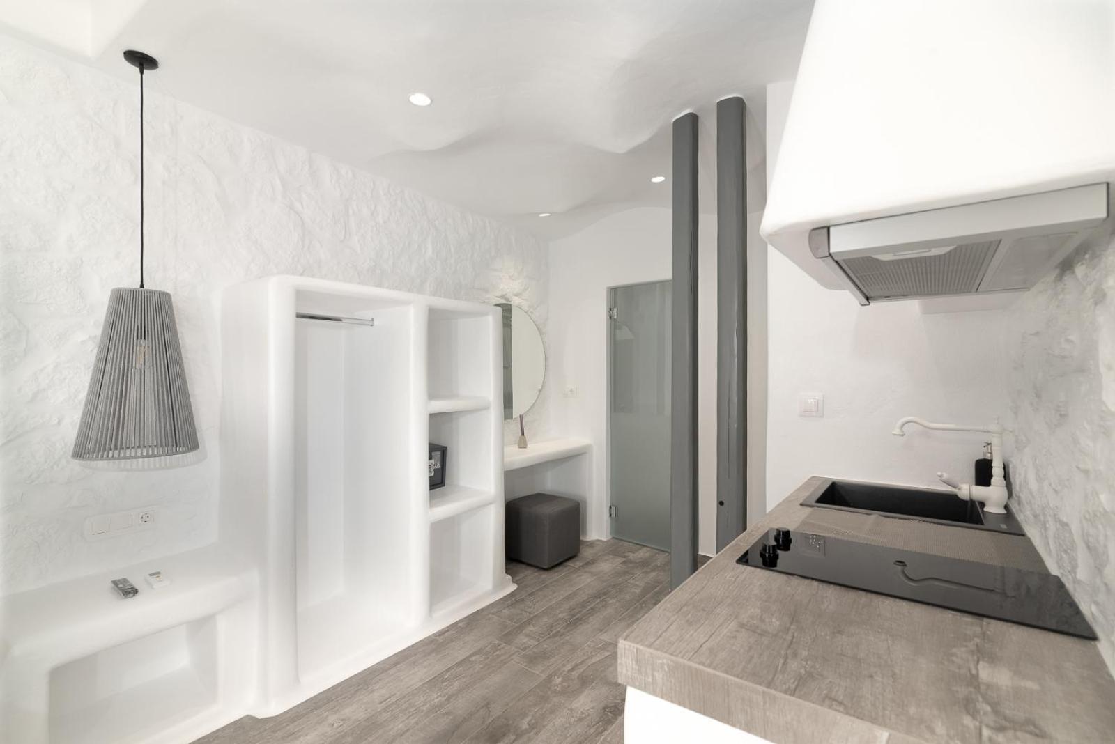 Deluxe King Suite - Photo 48