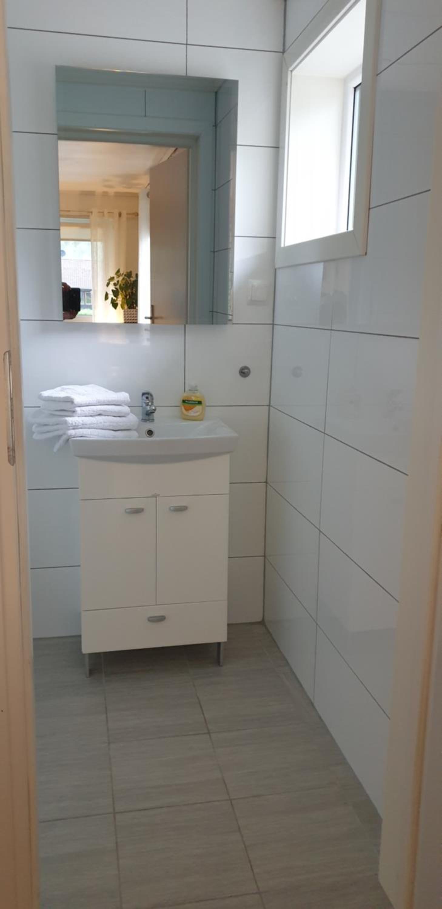 One-Bedroom Apartment - Photo 6