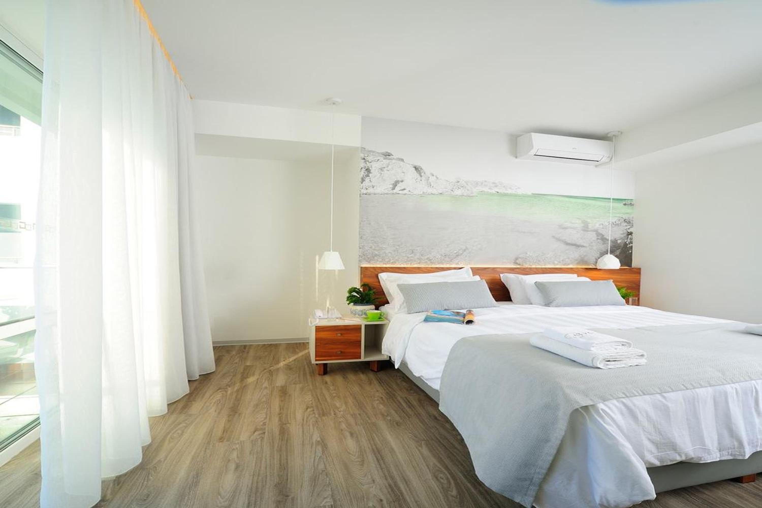 Deluxe Room - Photo 6