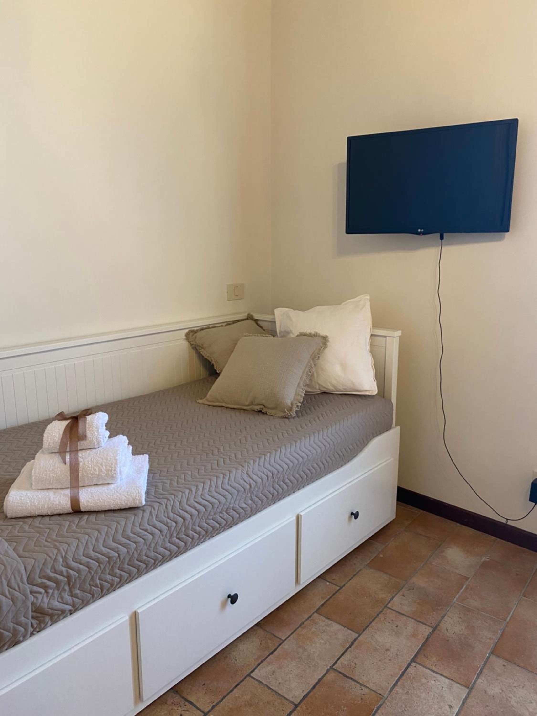 Two-Bedroom Apartment - Photo 13