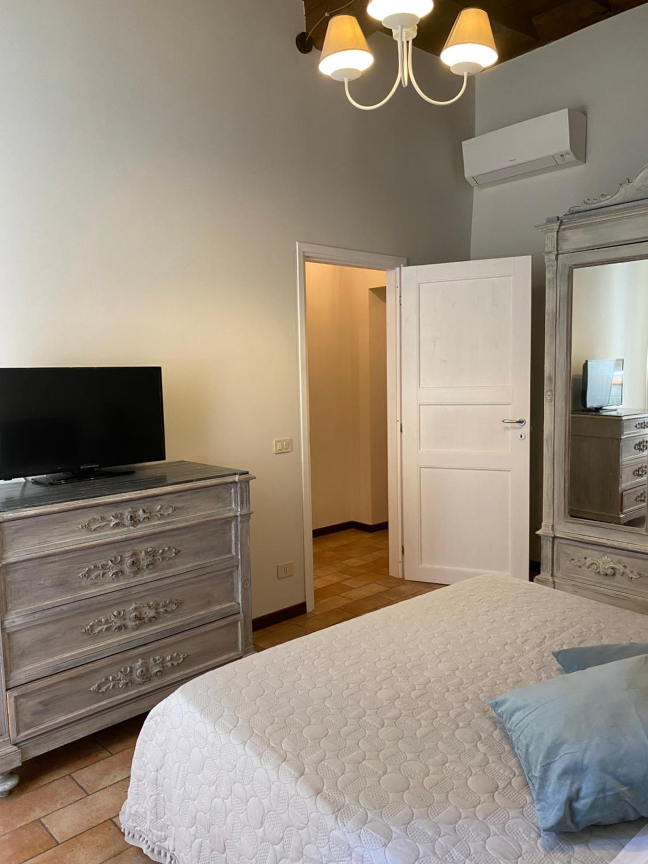 Two-Bedroom Apartment - Photo 17