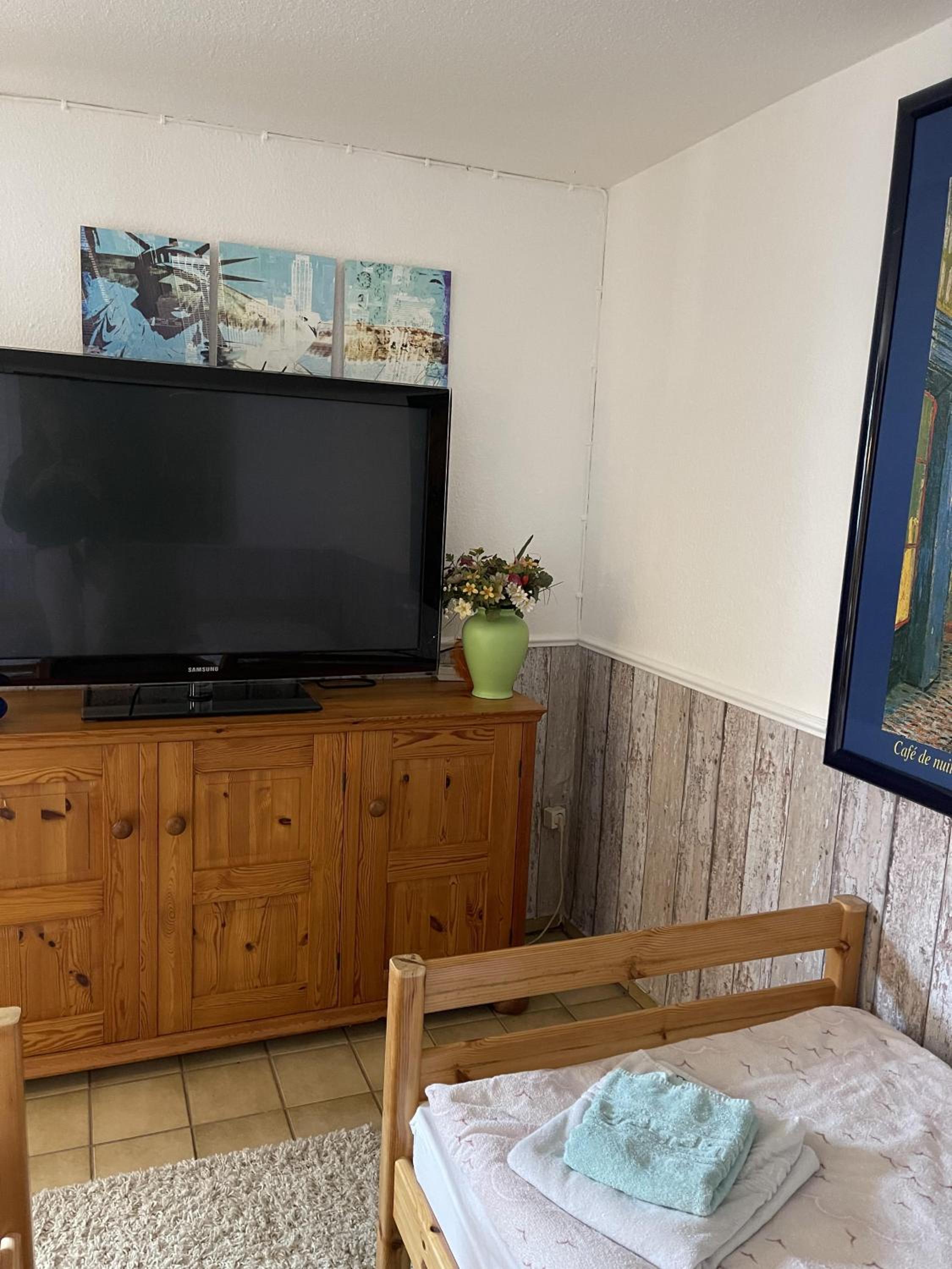 Economy Twin Room - Photo 4