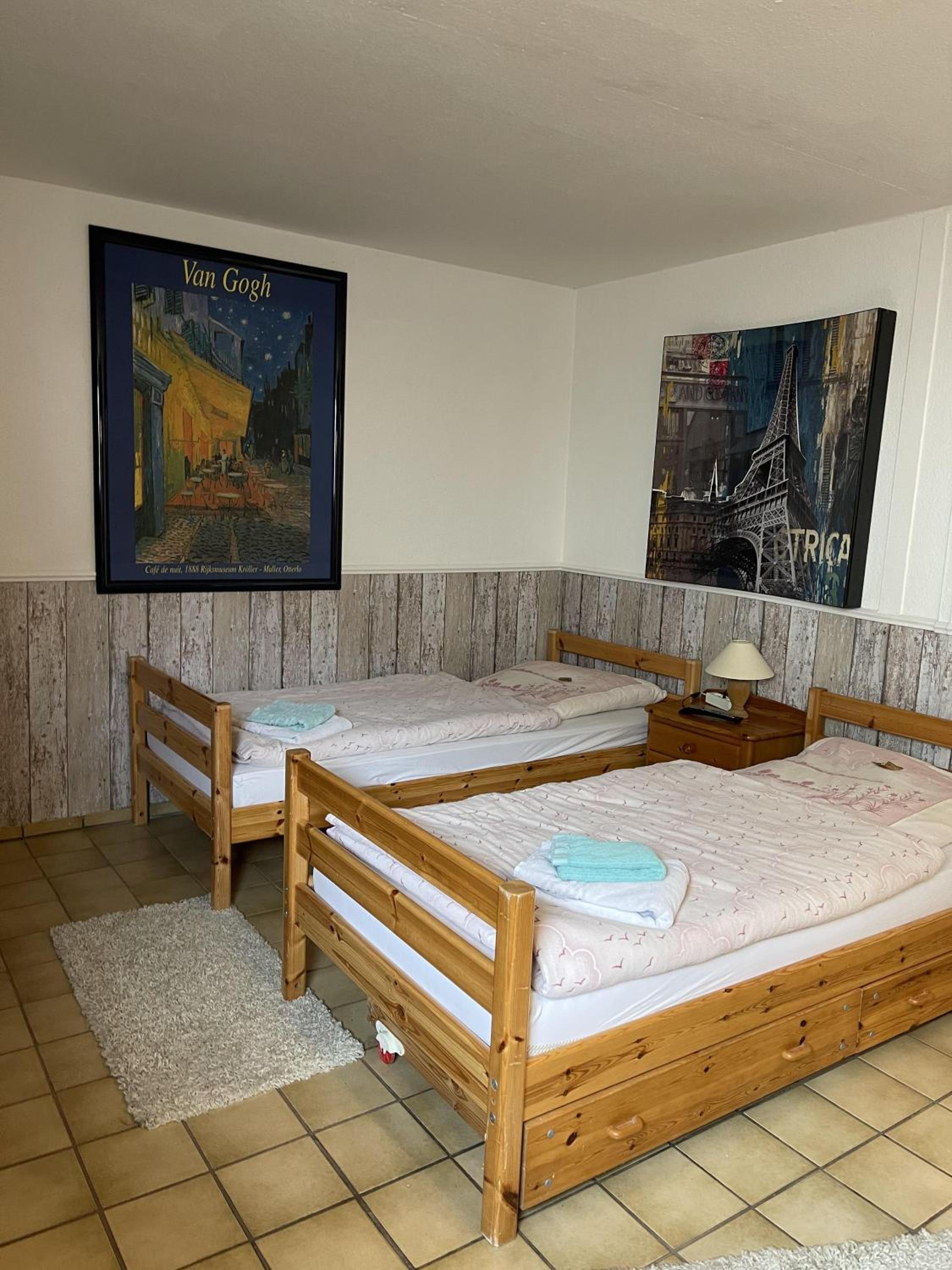 Economy Twin Room - Photo 6