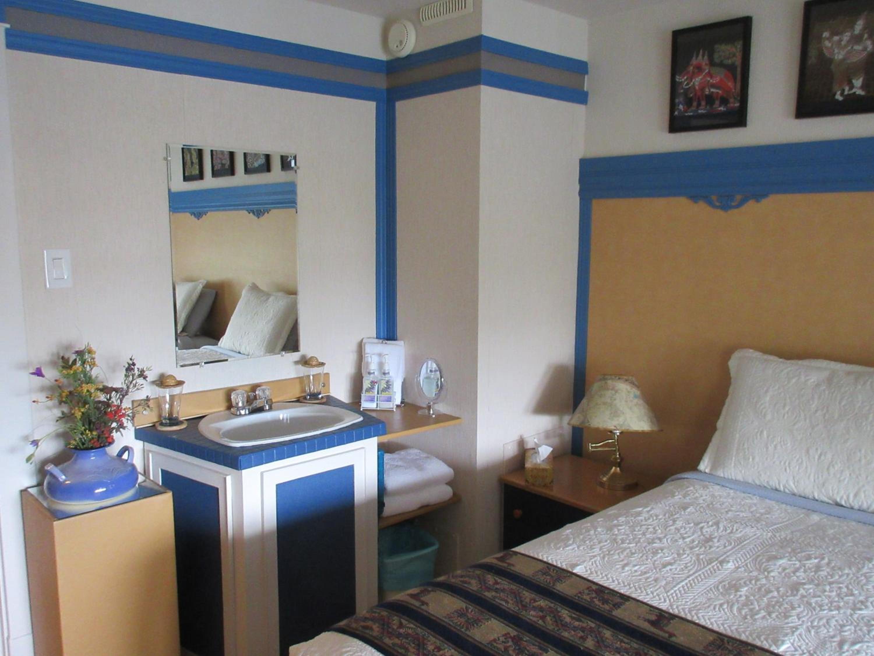 Standard Double Room with Shared Bathroom photo 2