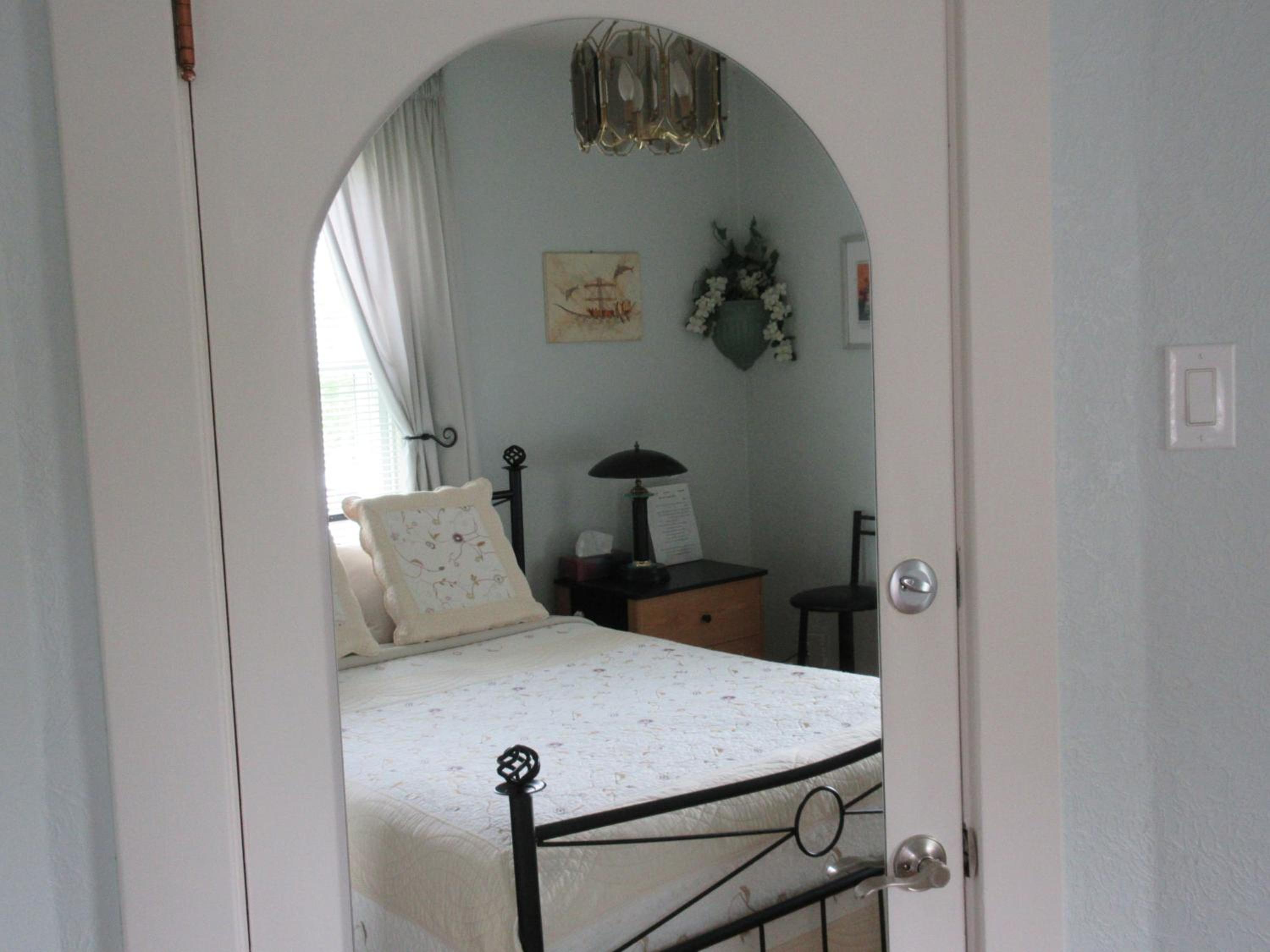 Double Room with Shared Bathroom photo 2