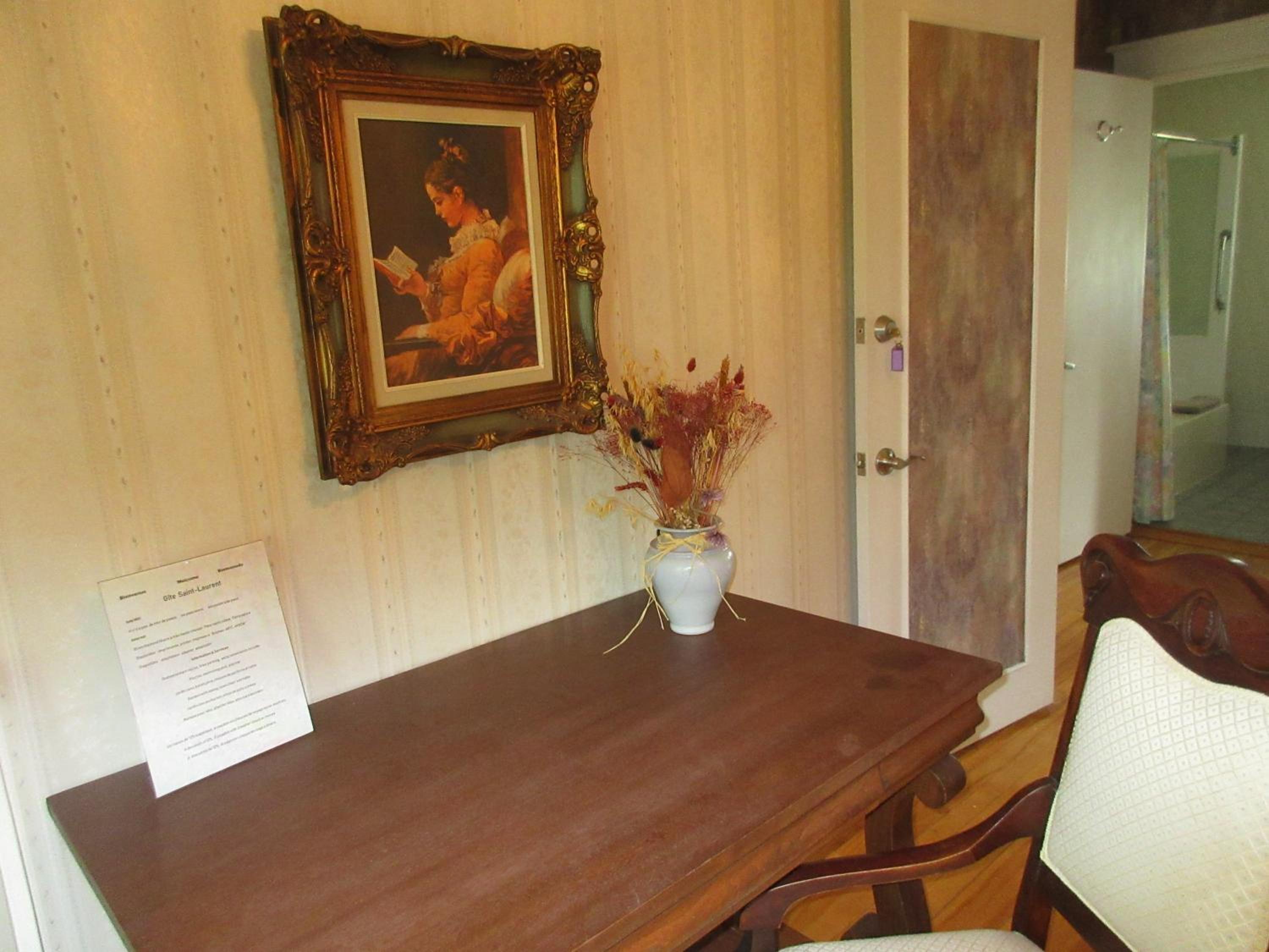 Standard Twin Room with Shared Bathroom photo 1