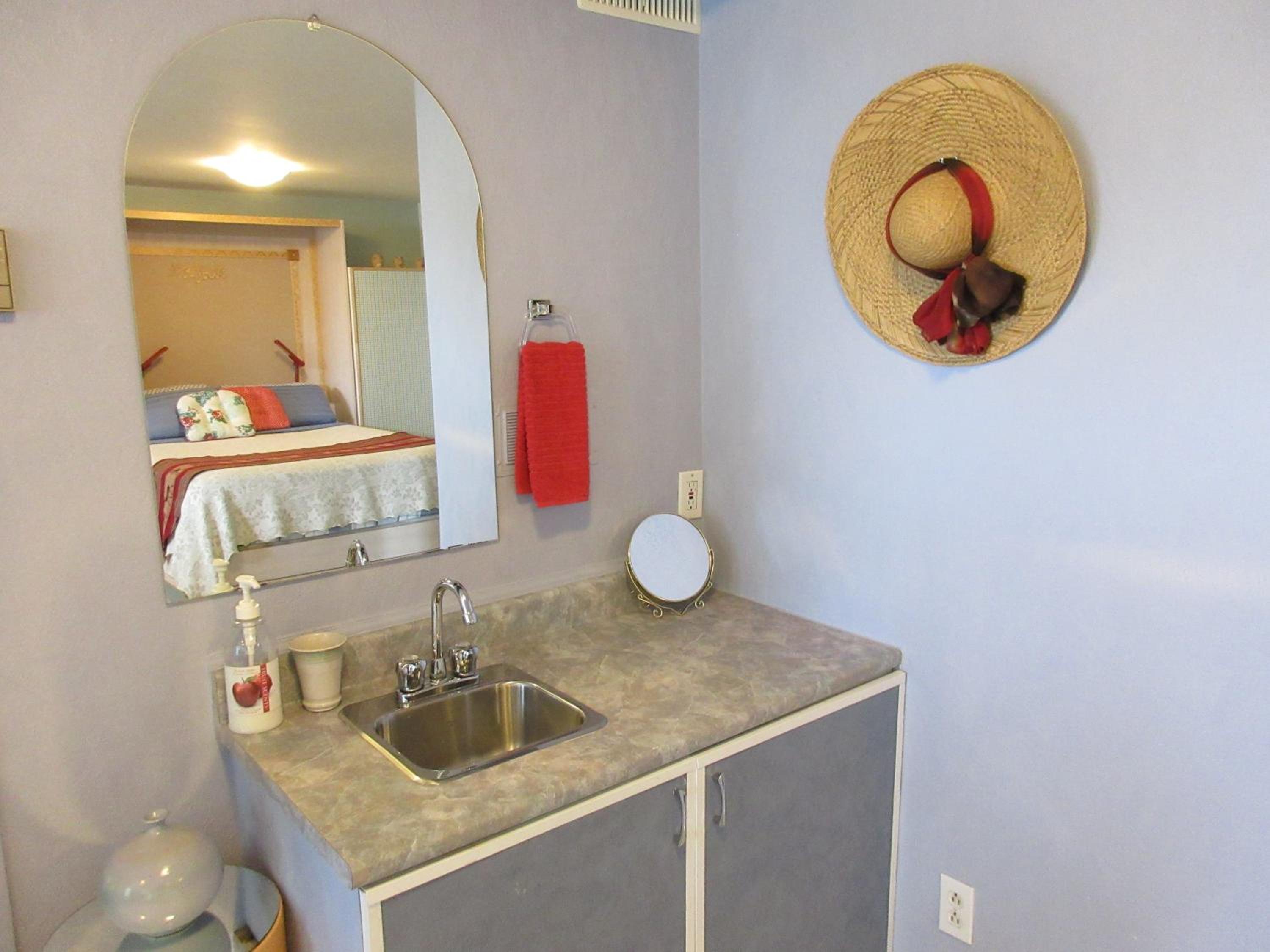 One-Bedroom Apartment with Pool View photo 2