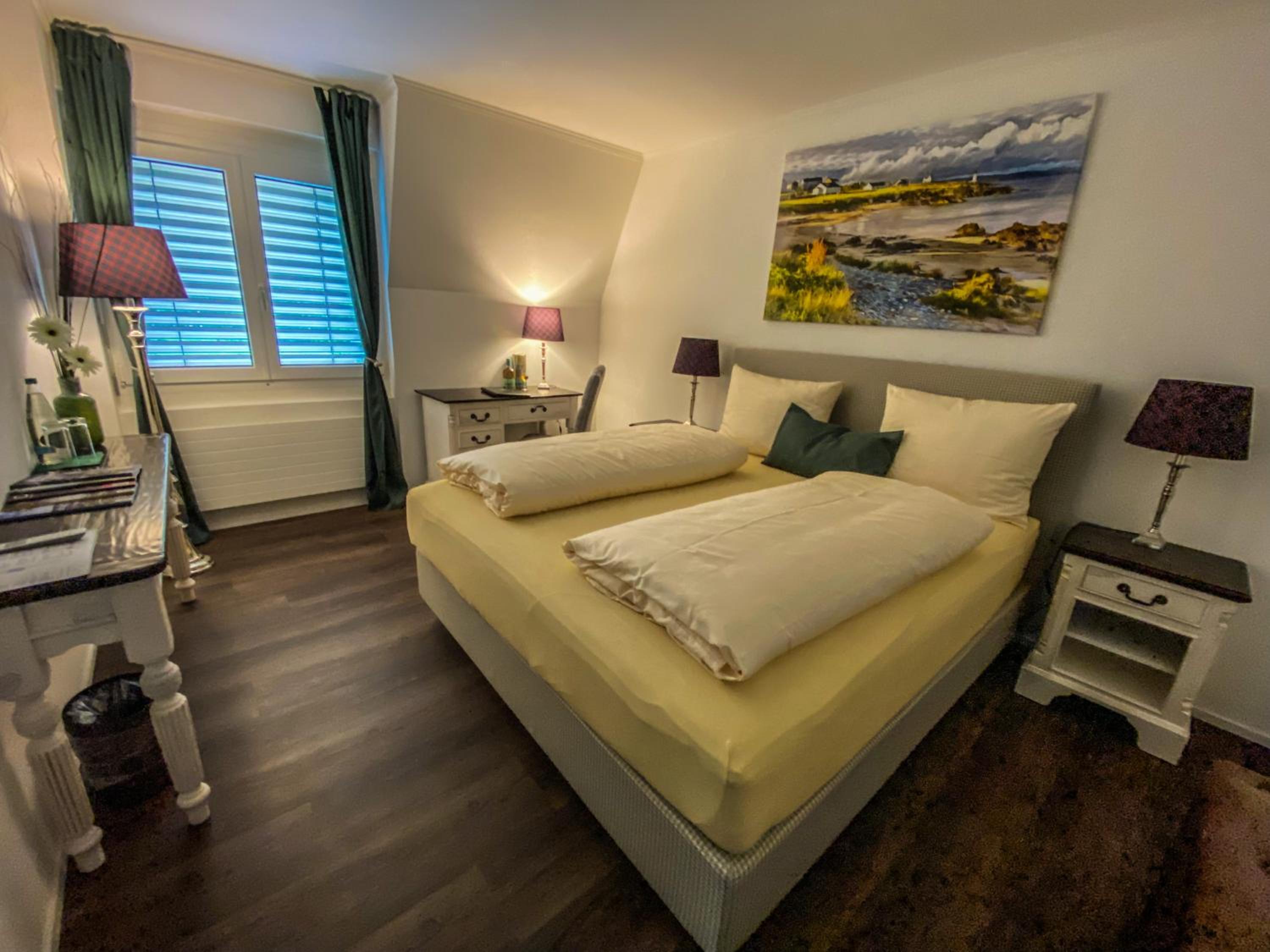 Standard Double Room - Photo 11