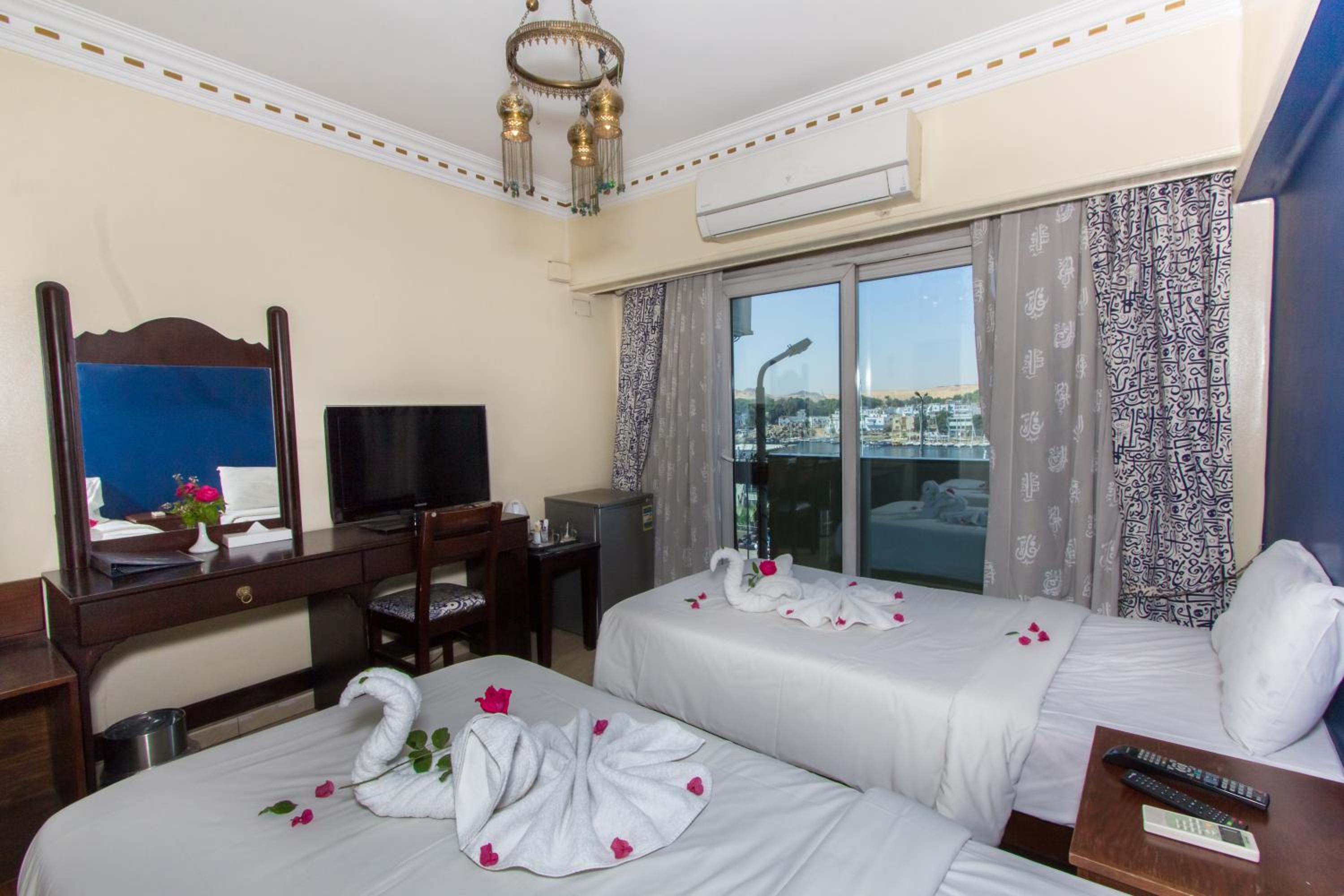 Deluxe Double or Twin Room with River View - Photo 18