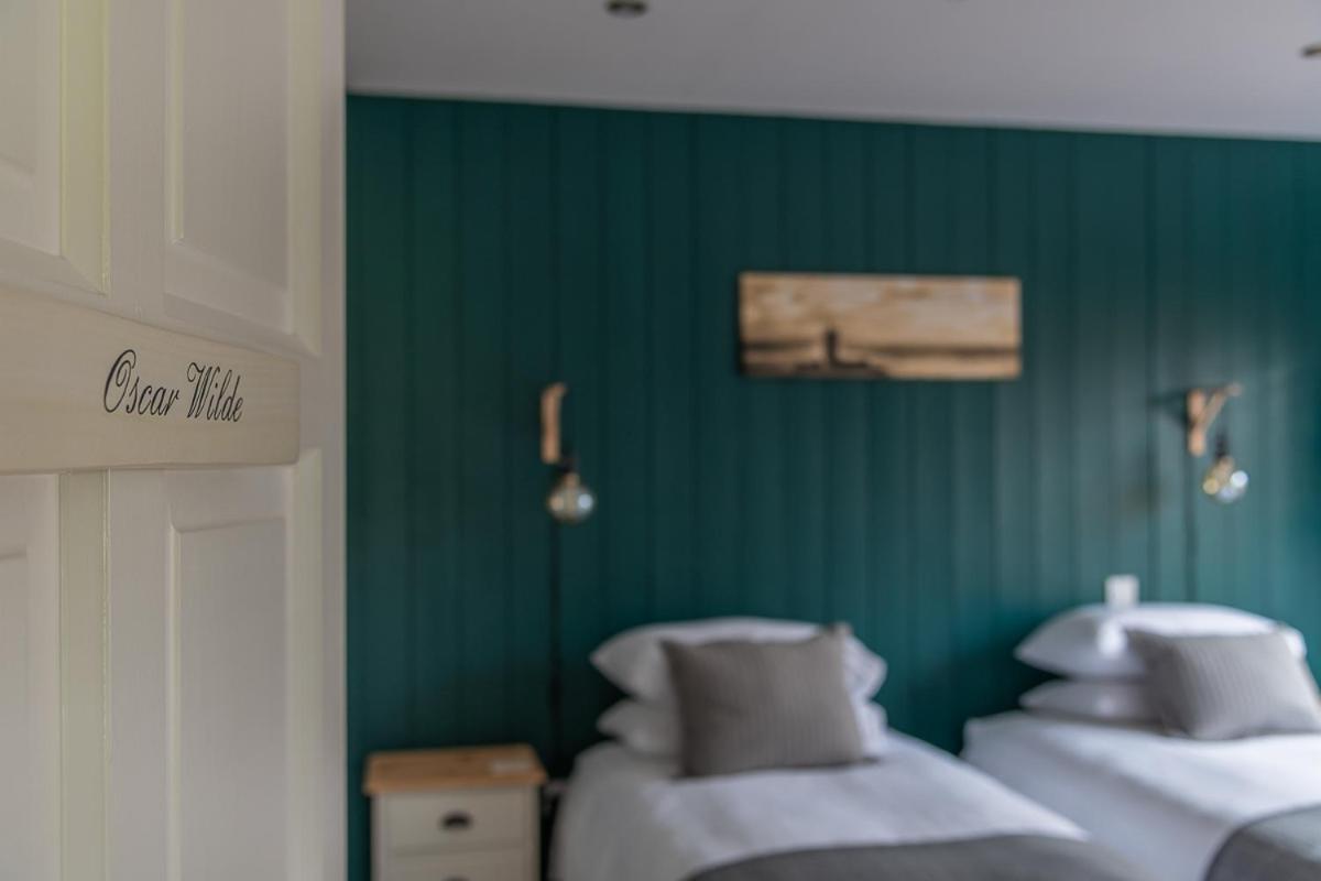 Twin Room with Bathroom photo 1