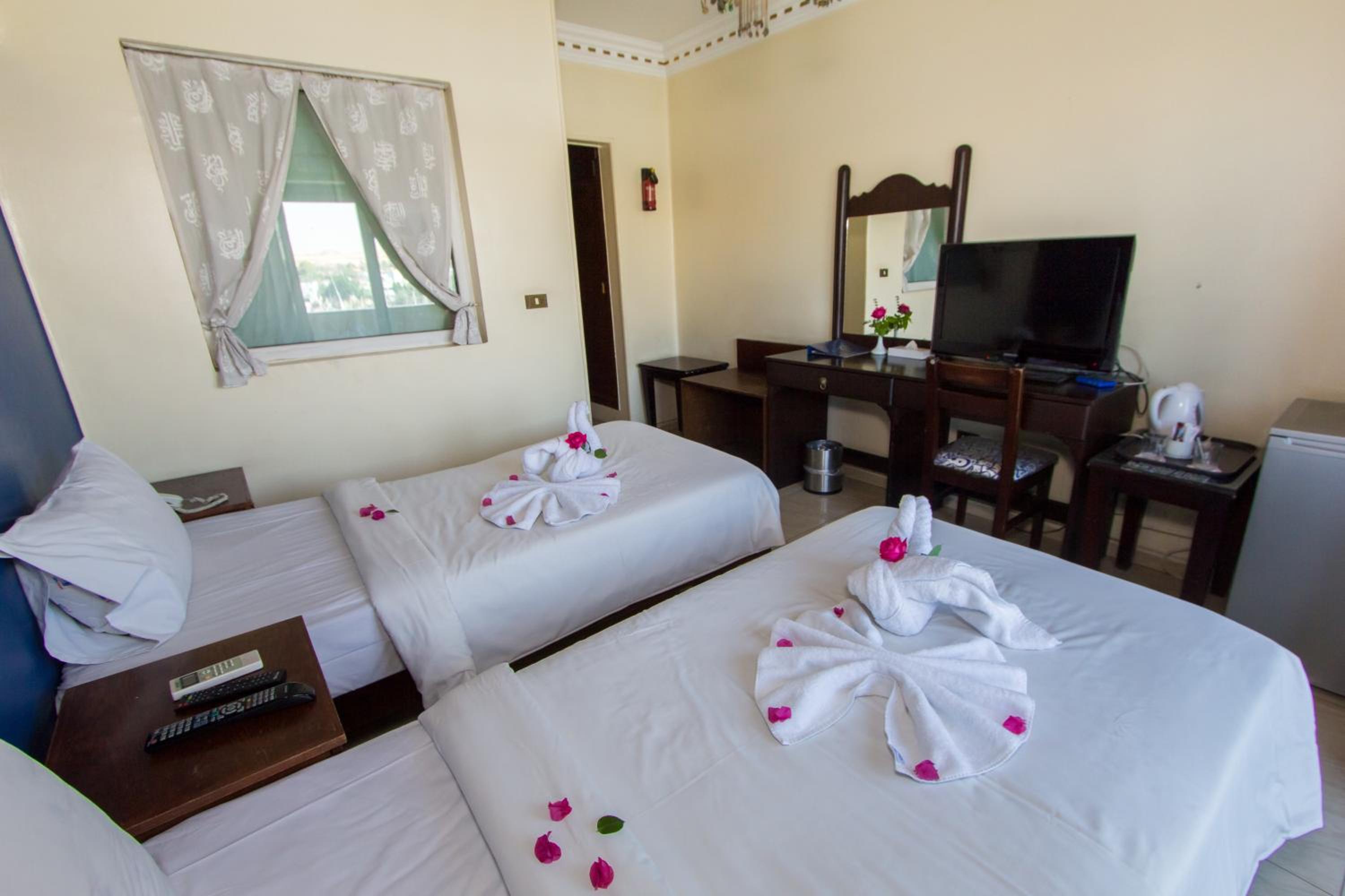 Deluxe Double or Twin Room with River View - Photo 17