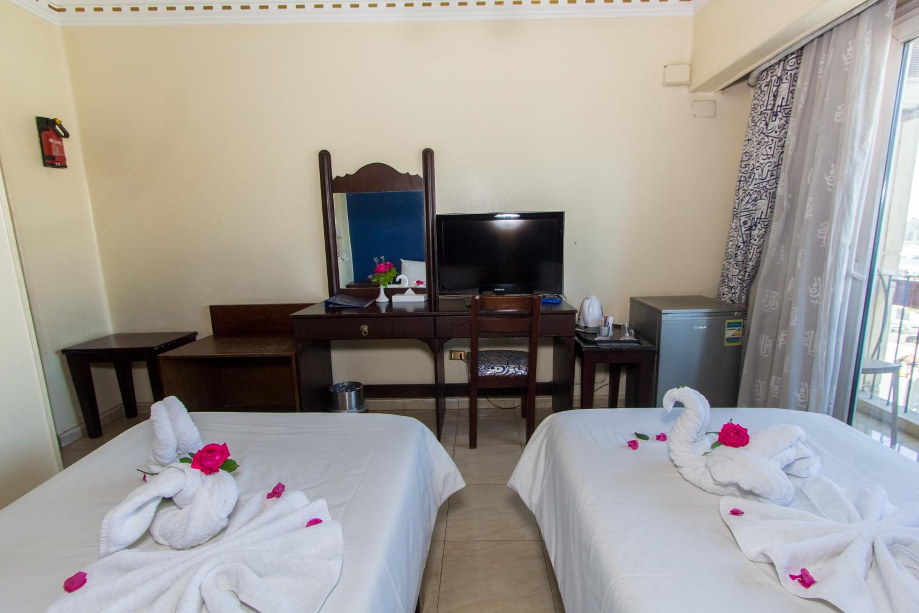 Deluxe Double or Twin Room with River View - Photo 16