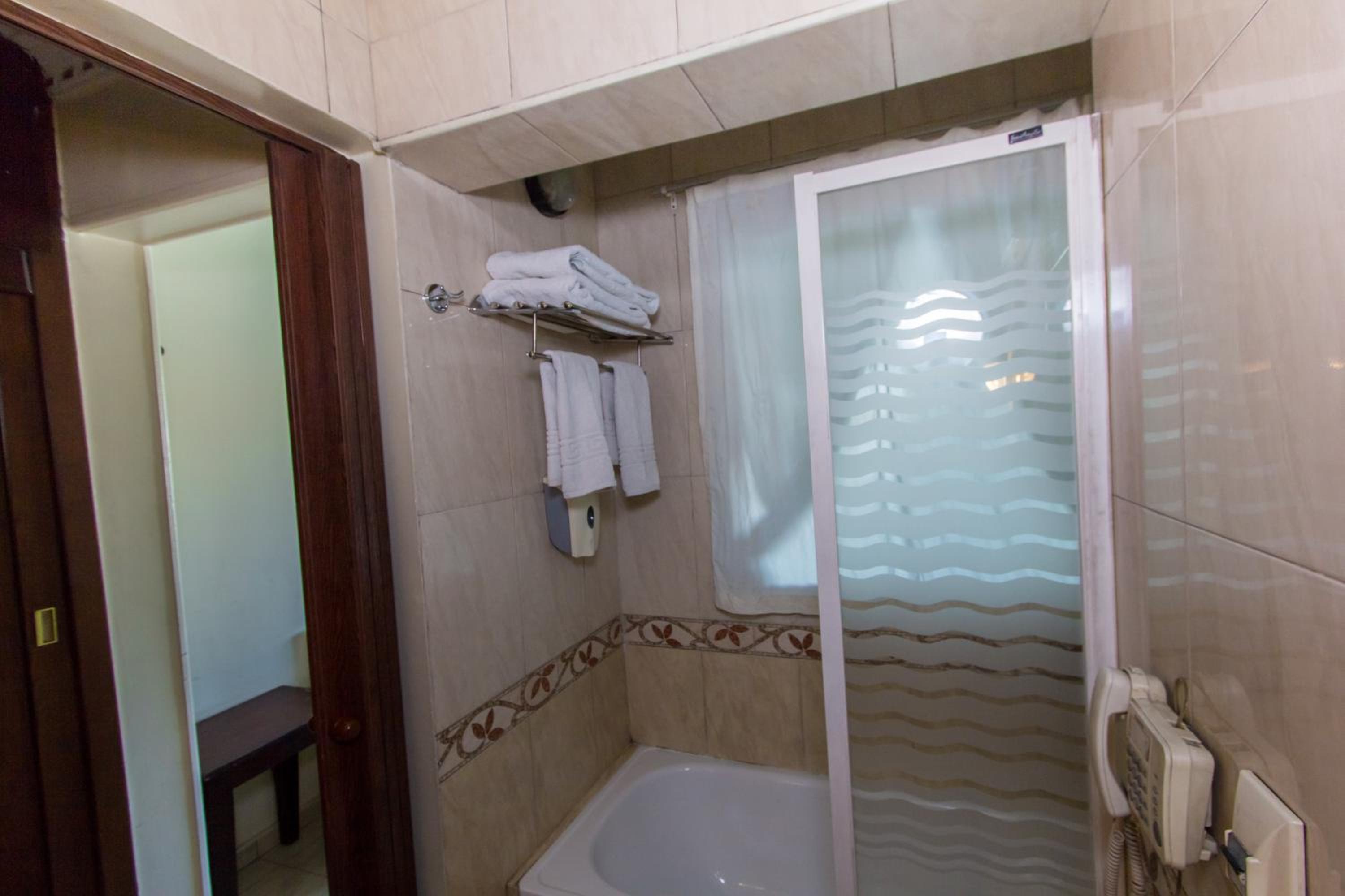 Deluxe Double or Twin Room with River View - Photo 12