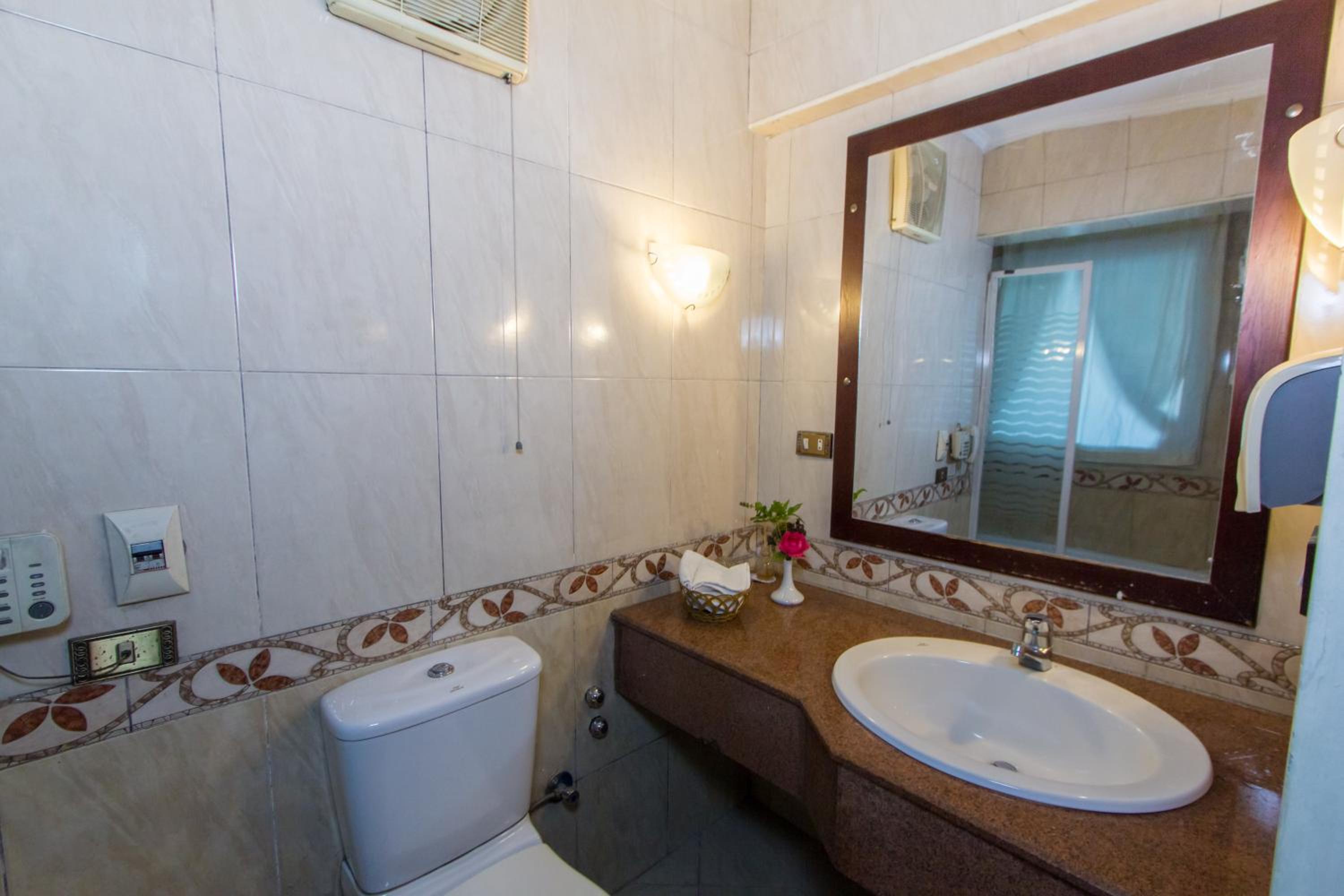 Deluxe Double or Twin Room with River View - Photo 11