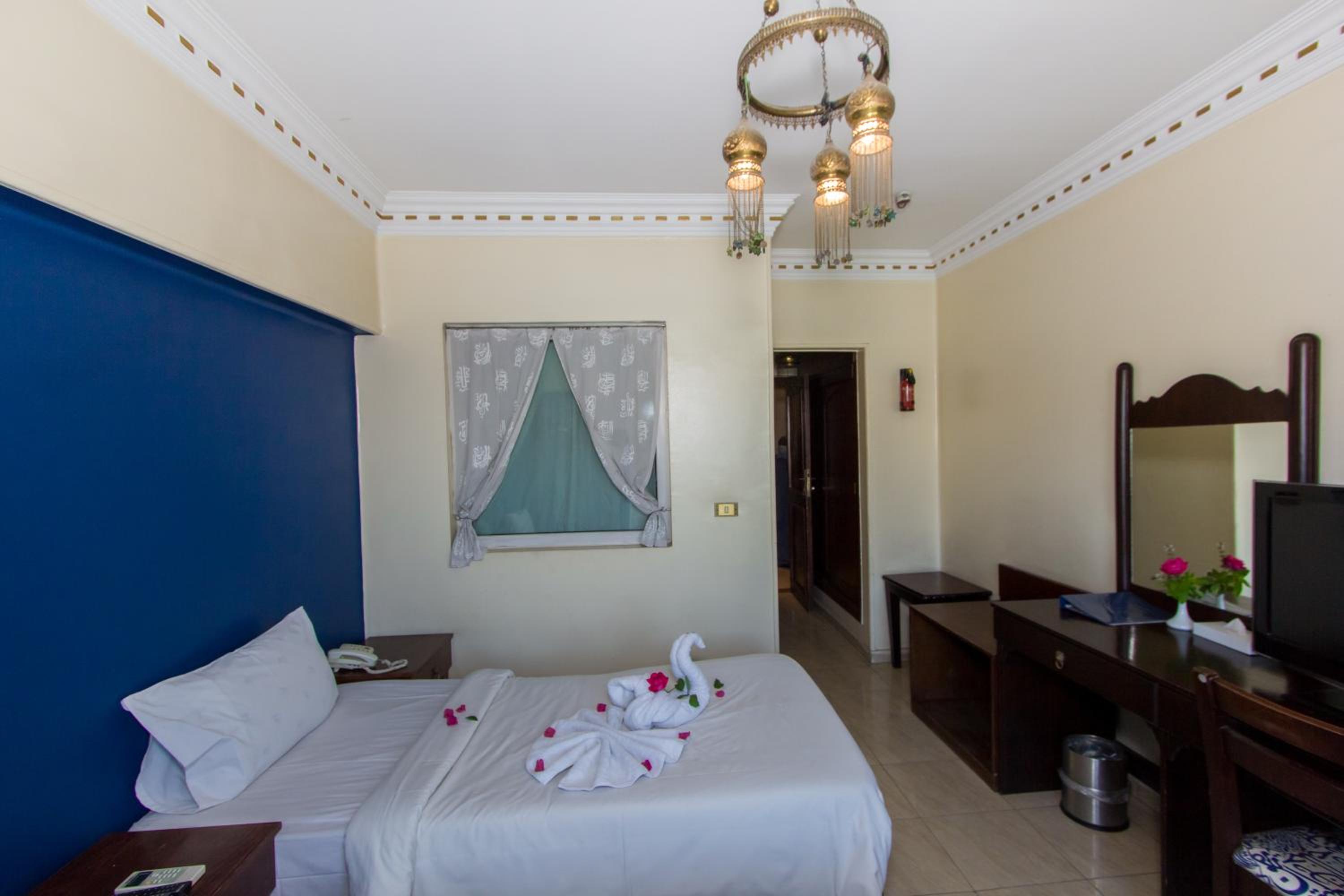 Deluxe Double or Twin Room with River View - Photo 14