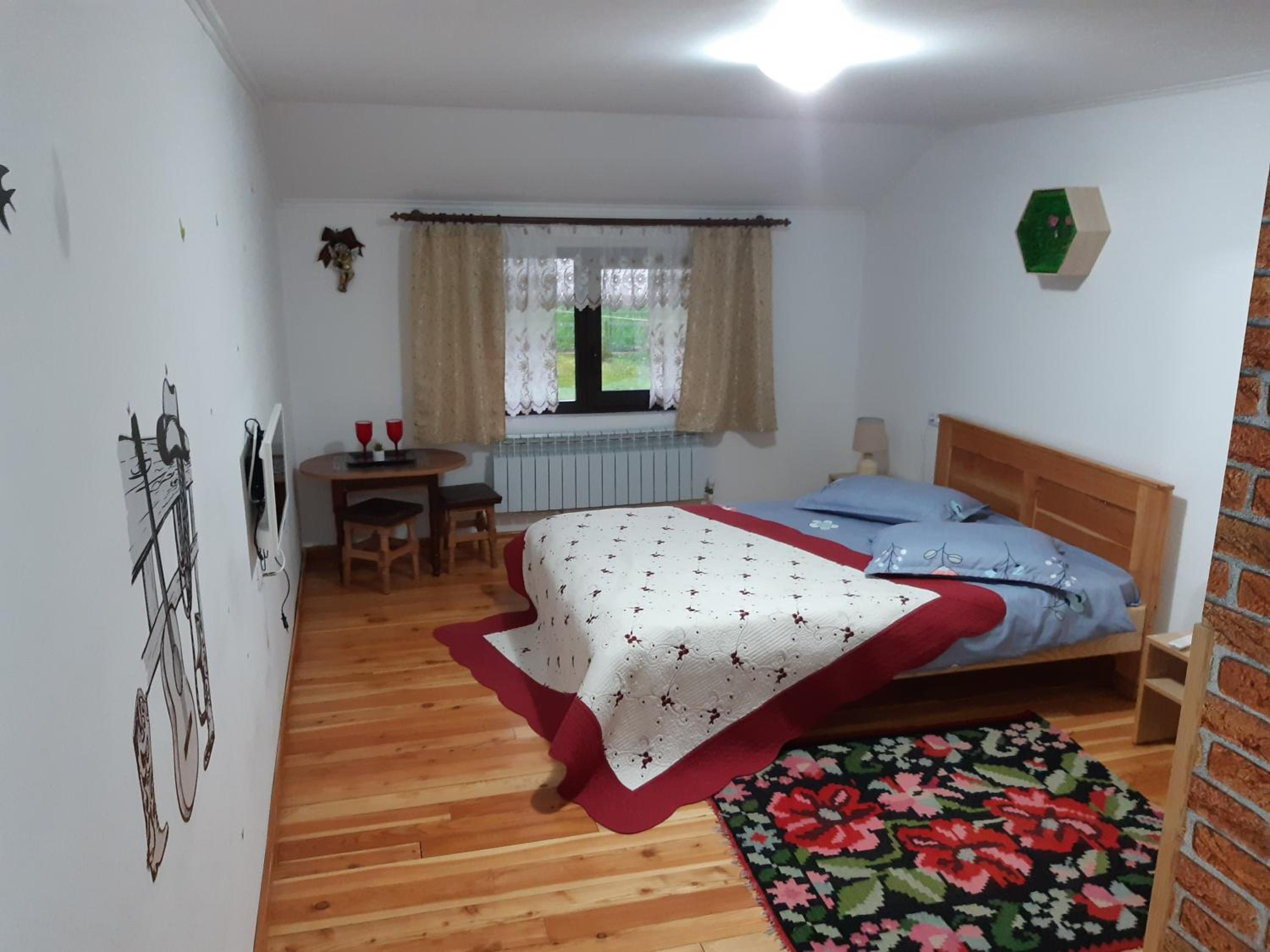 Five-Bedroom House photo 3