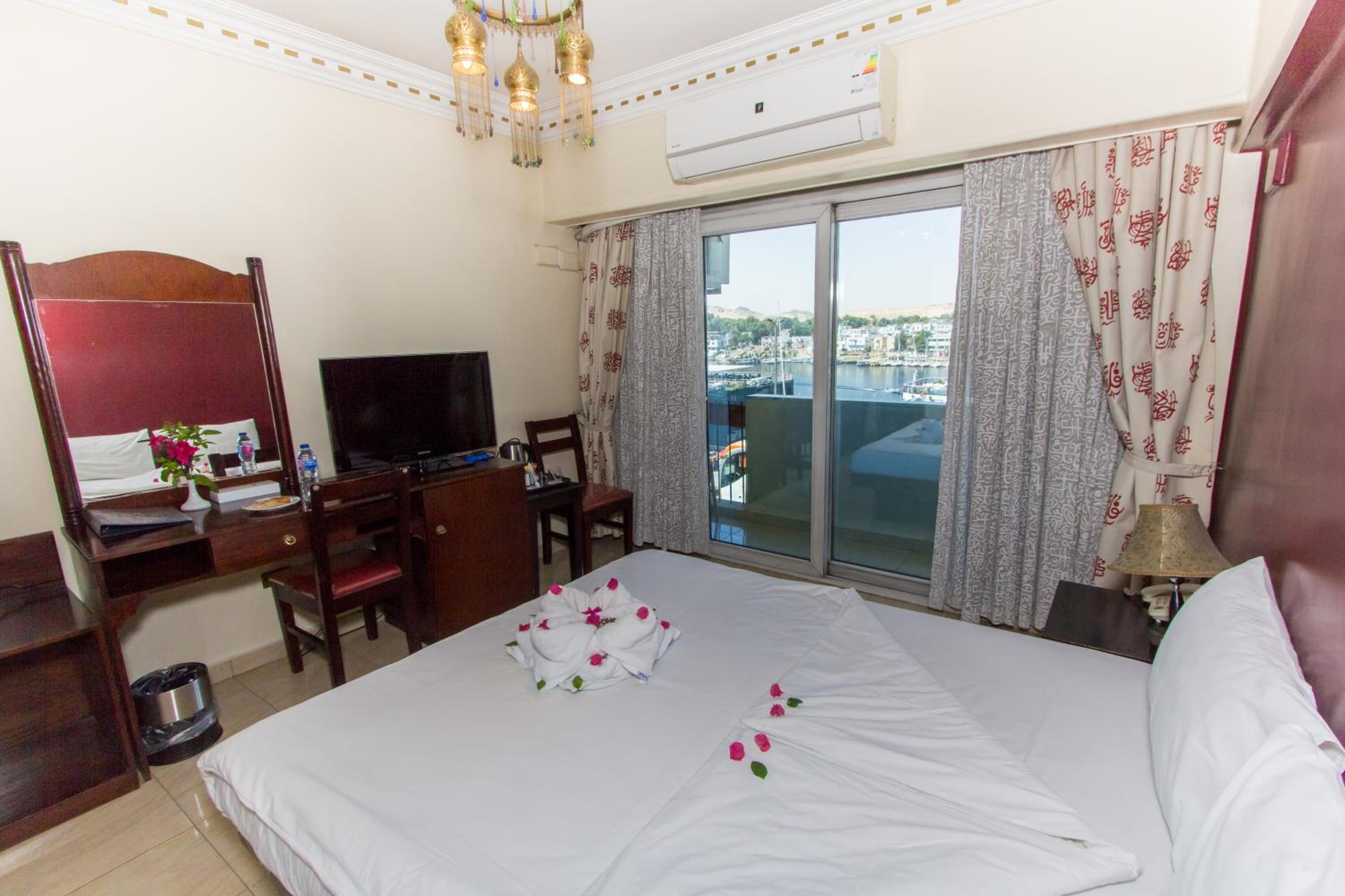 Deluxe Double or Twin Room with River View - Photo 6