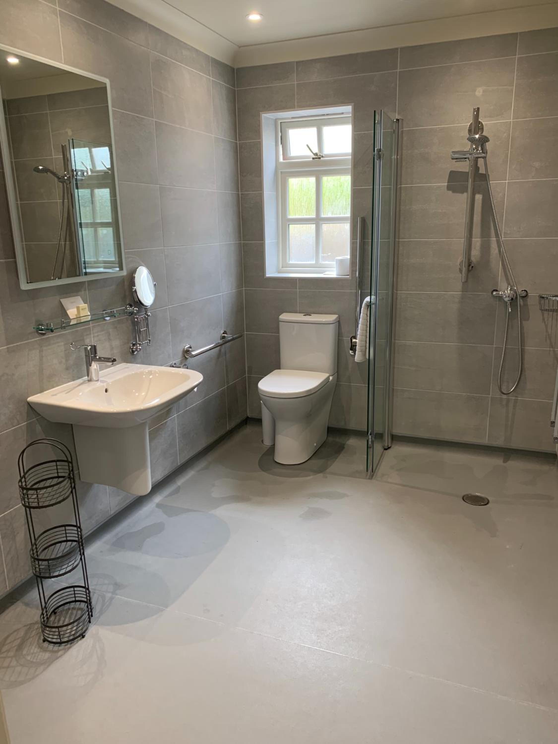 Twin Room - Disability Access photo 3
