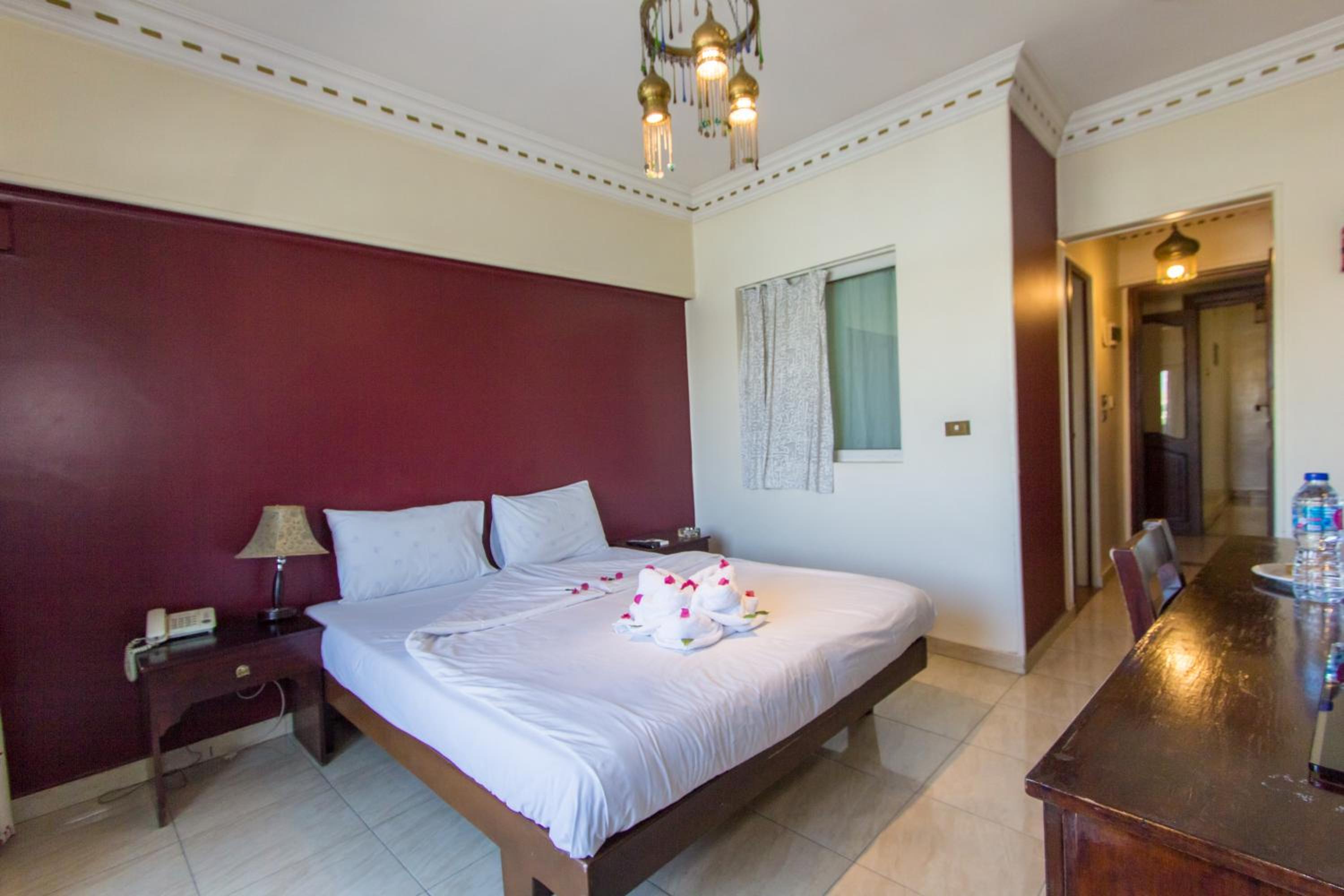 Deluxe Double or Twin Room with River View - Photo 9