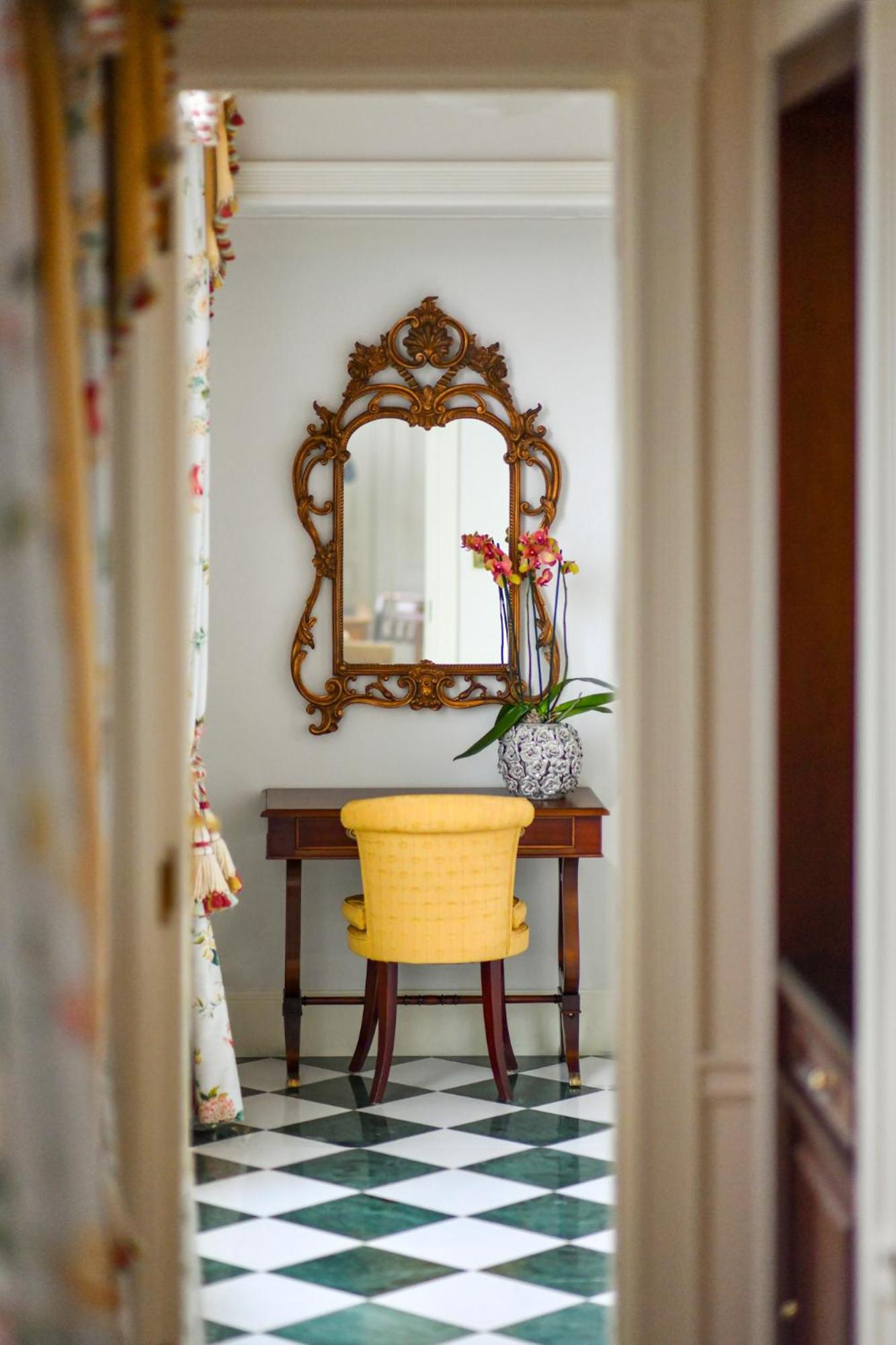 Junior King Suite with River View