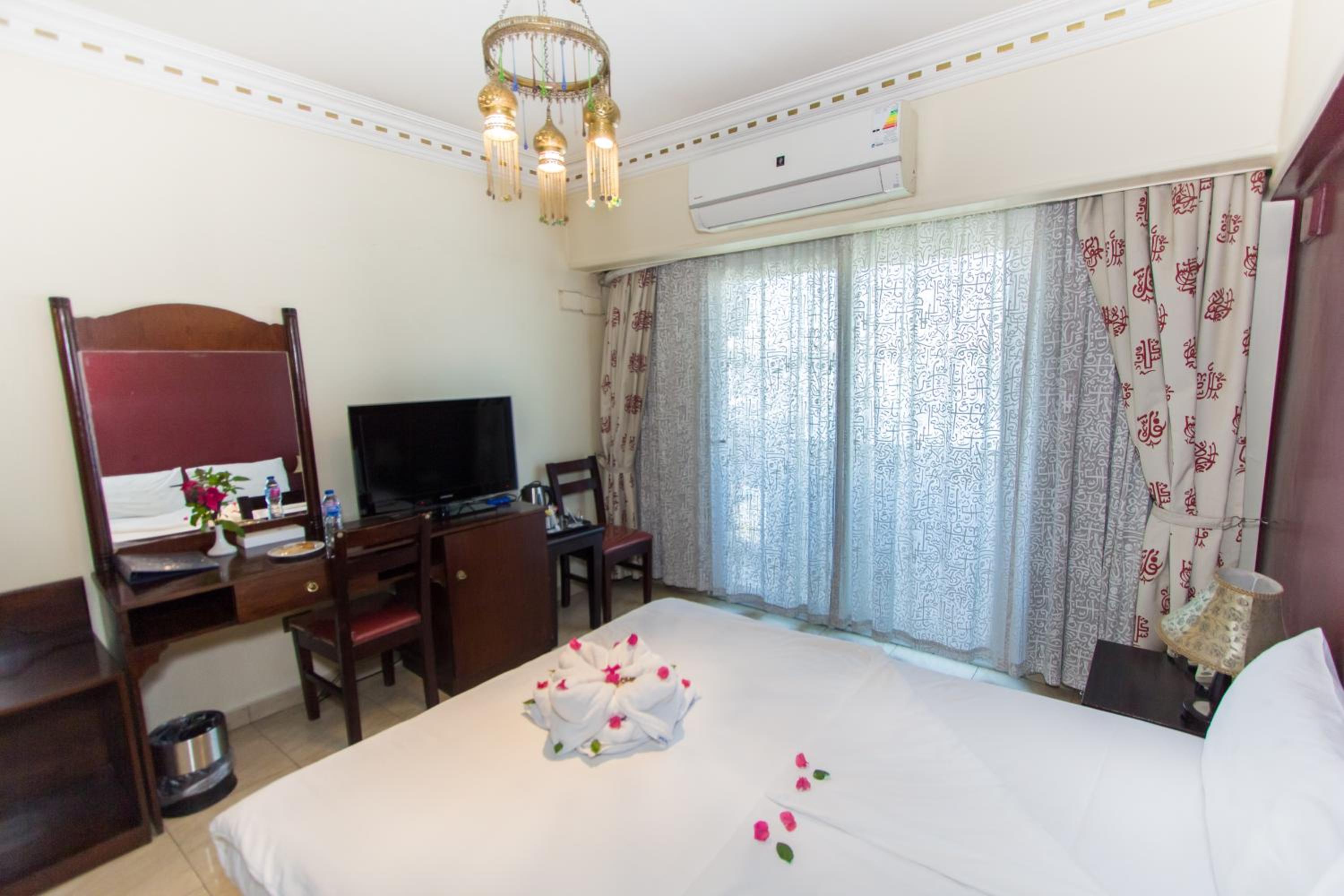 Deluxe Double or Twin Room with River View - Photo 10