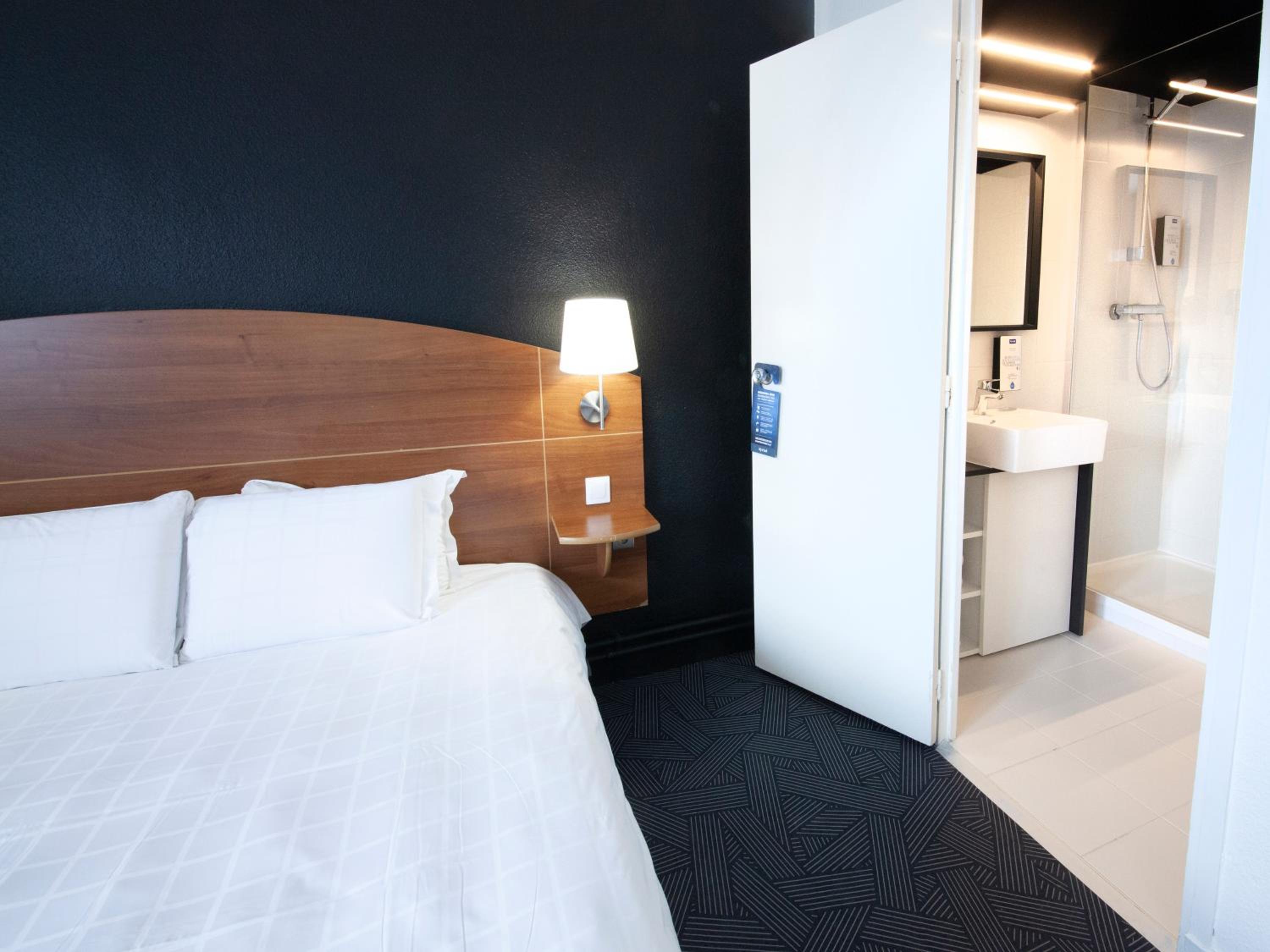 Double Room - Photo 11