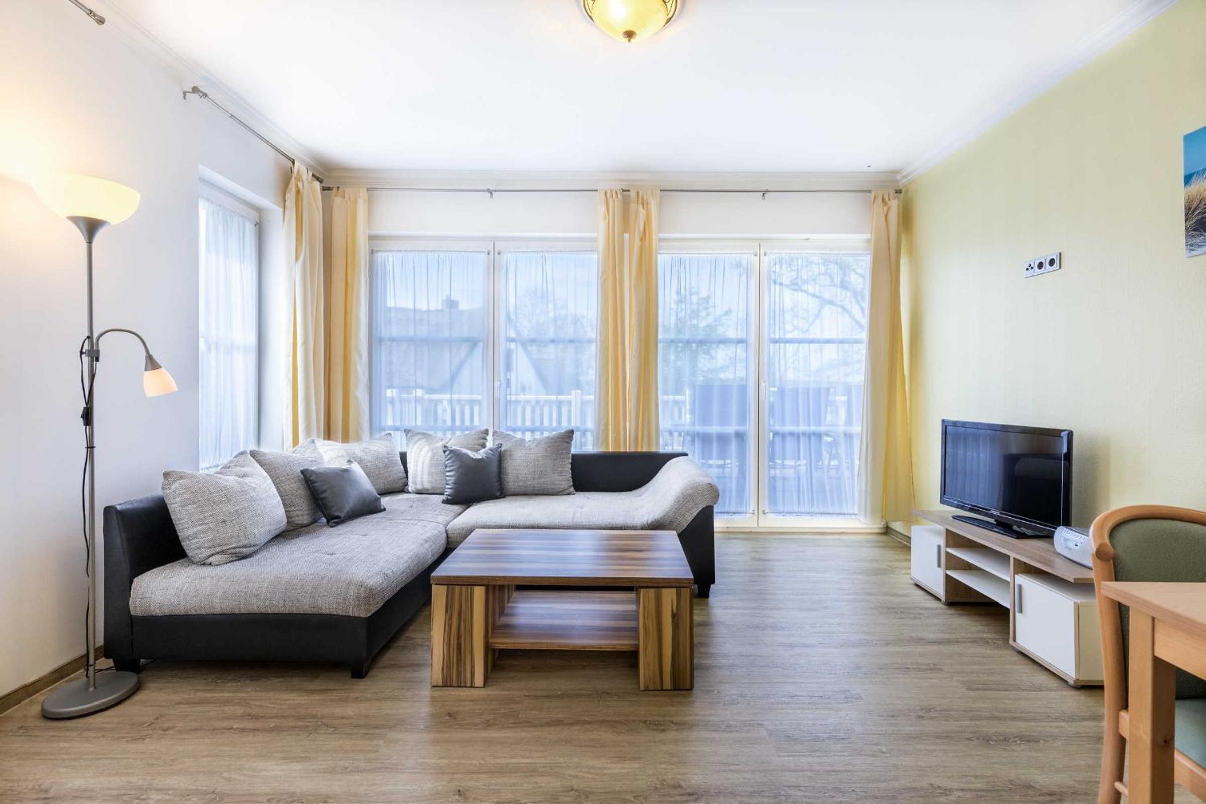 Three-Bedroom Apartment with Balcony and Terrace photo 2