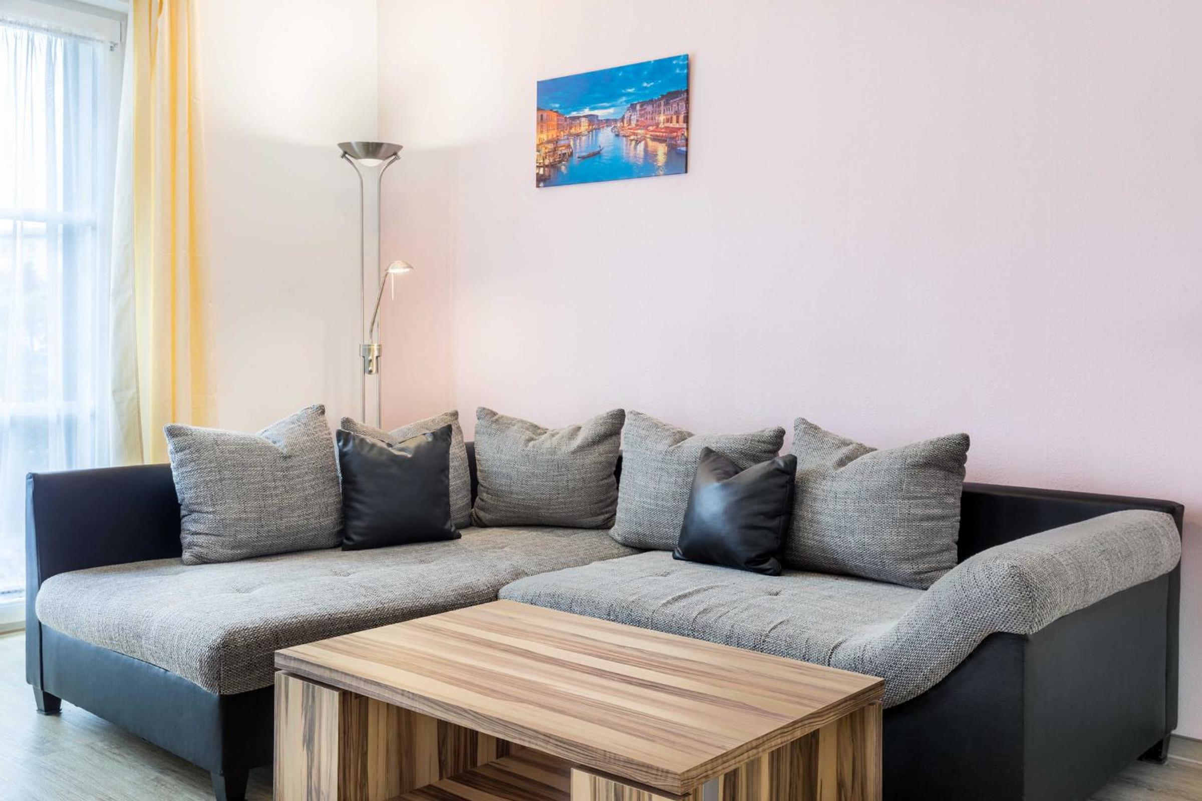 One-Bedroom Apartment with Balcony and Terrace photo 3