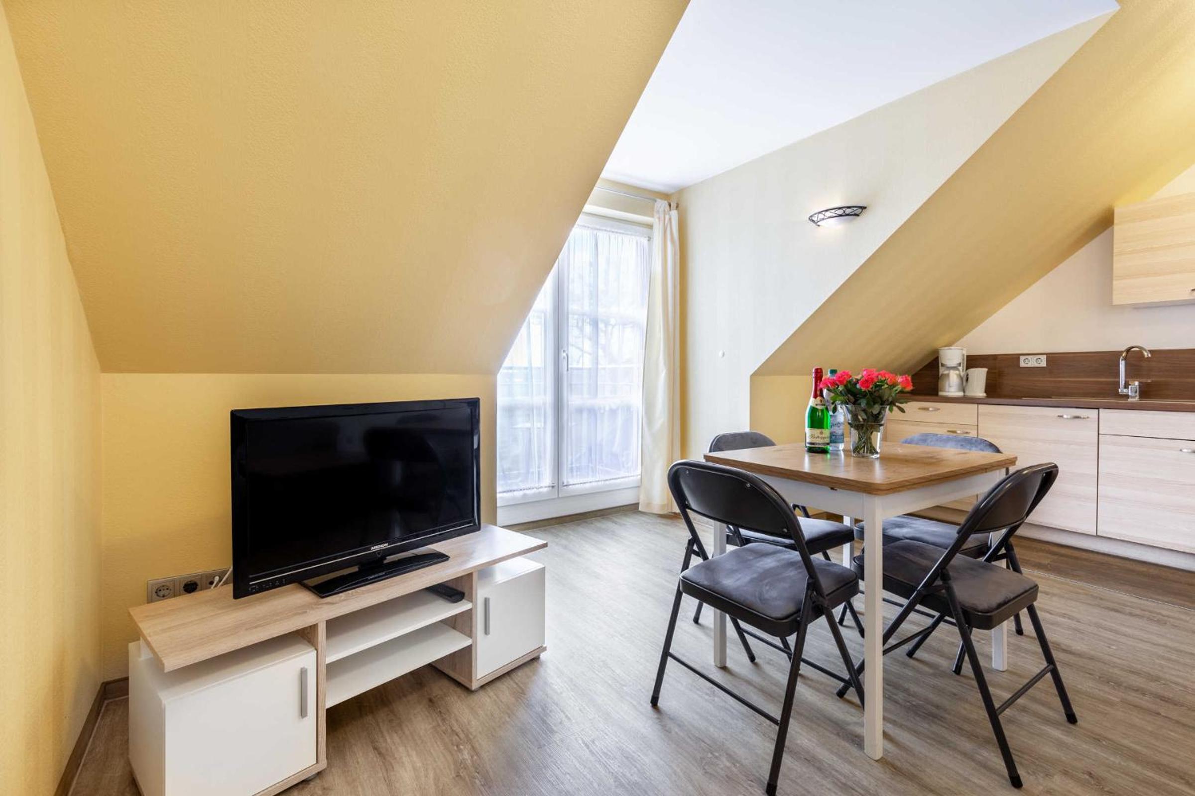 One-Bedroom Apartment with Balcony photo 2