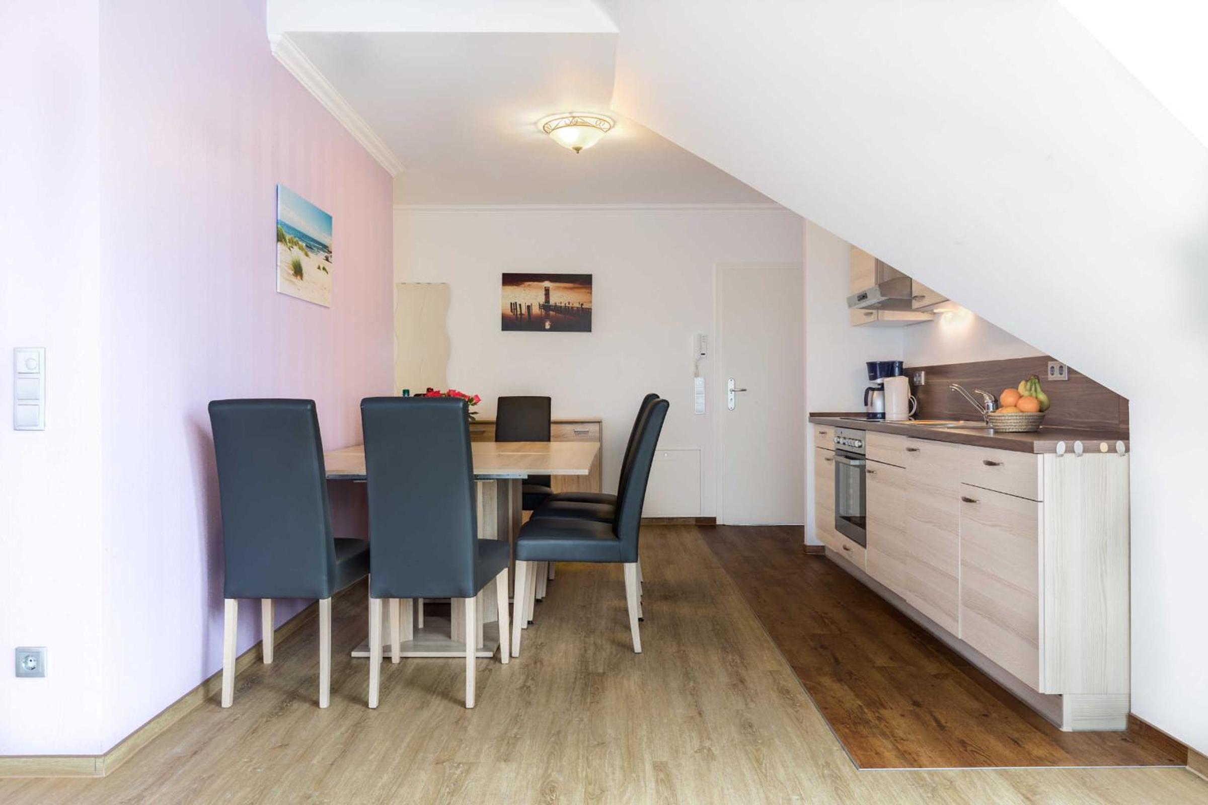 Two-Bedroom Apartment with Balcony photo 3