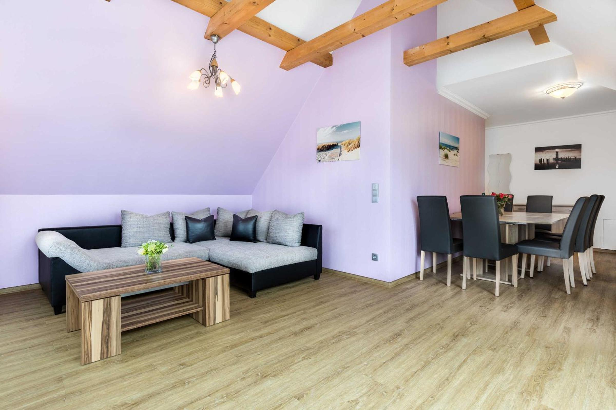 Two-Bedroom Apartment with Balcony photo 2
