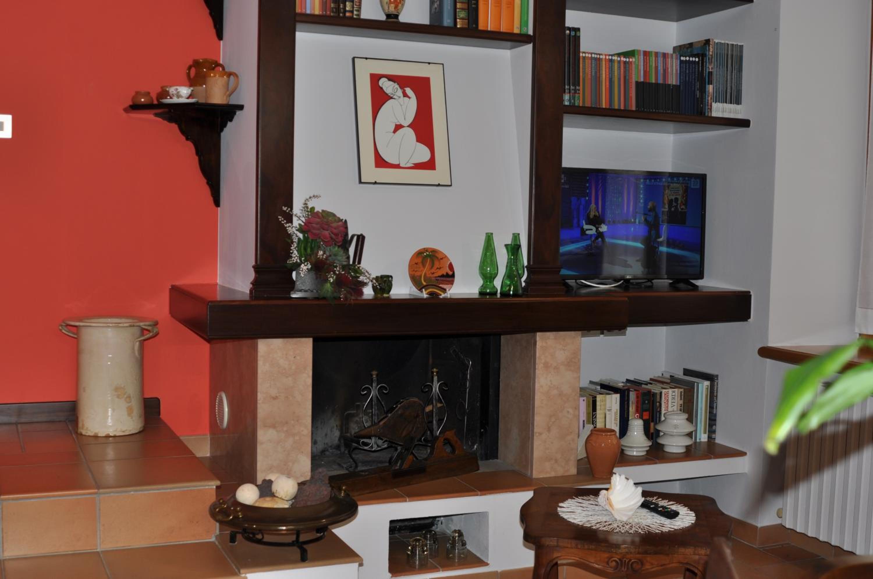 Two-Bedroom Apartment - Photo 11