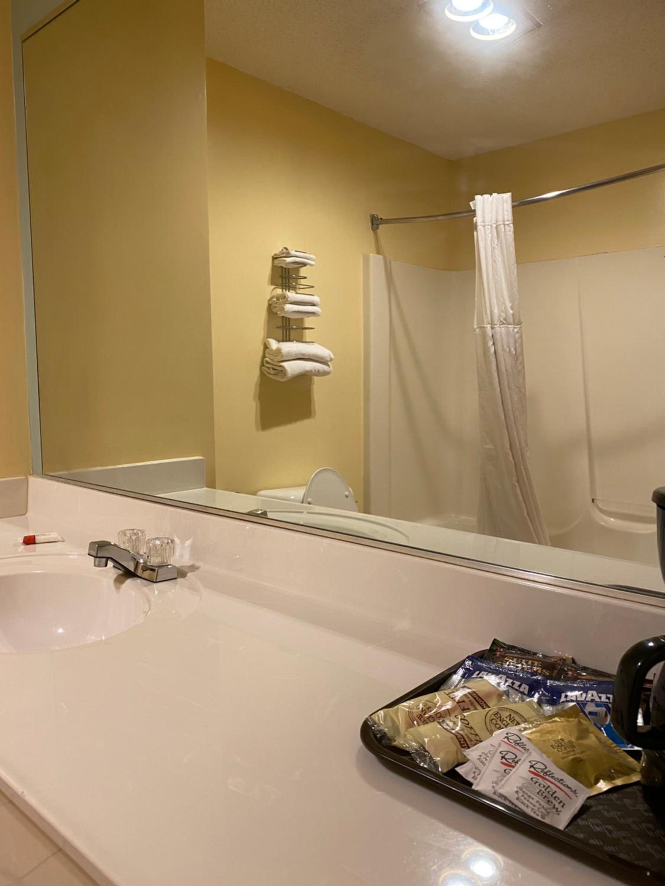 Double Room with Two Double Beds - Non-Smoking - Photo 4