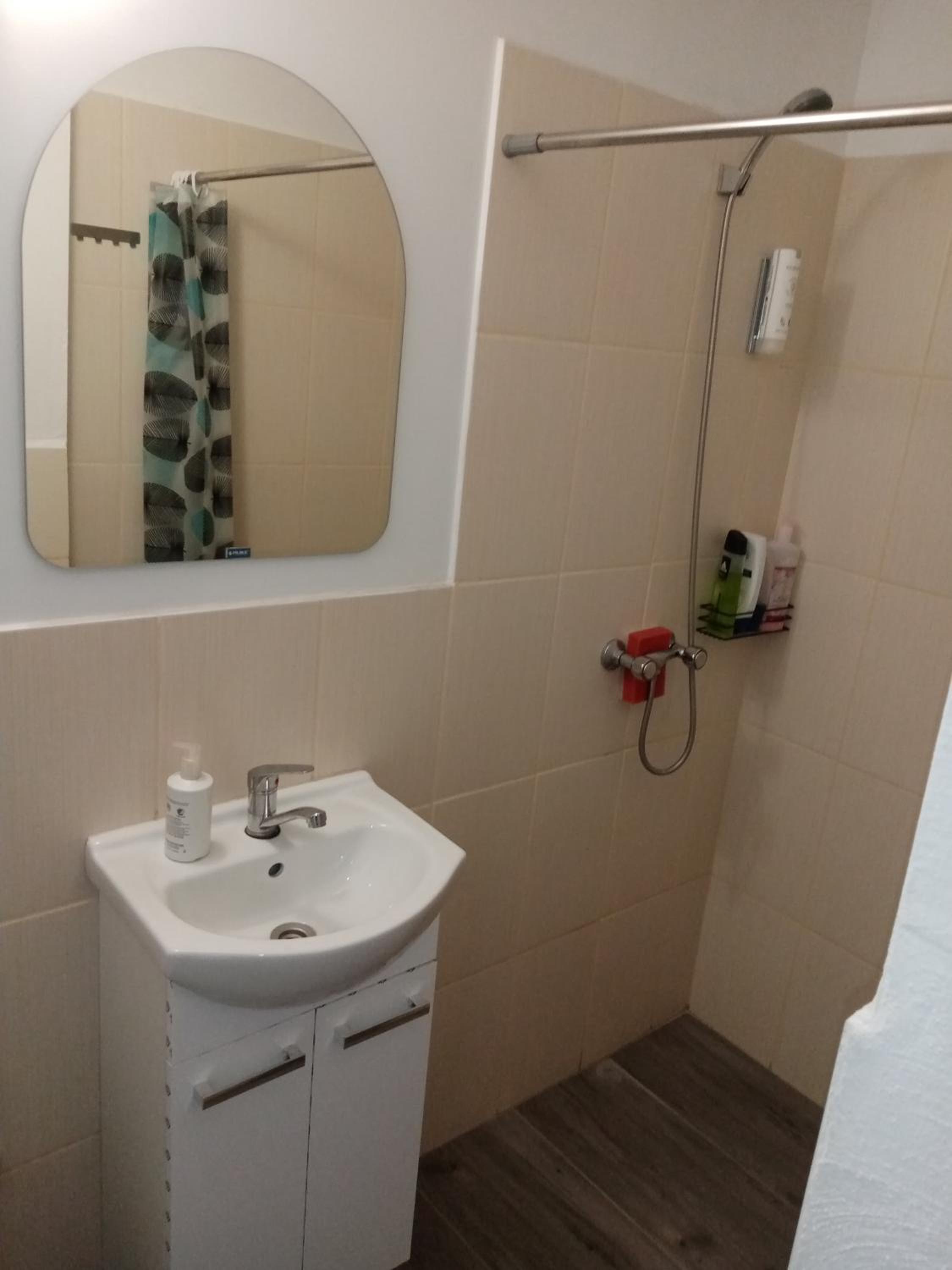 Large Double Room - Photo 1