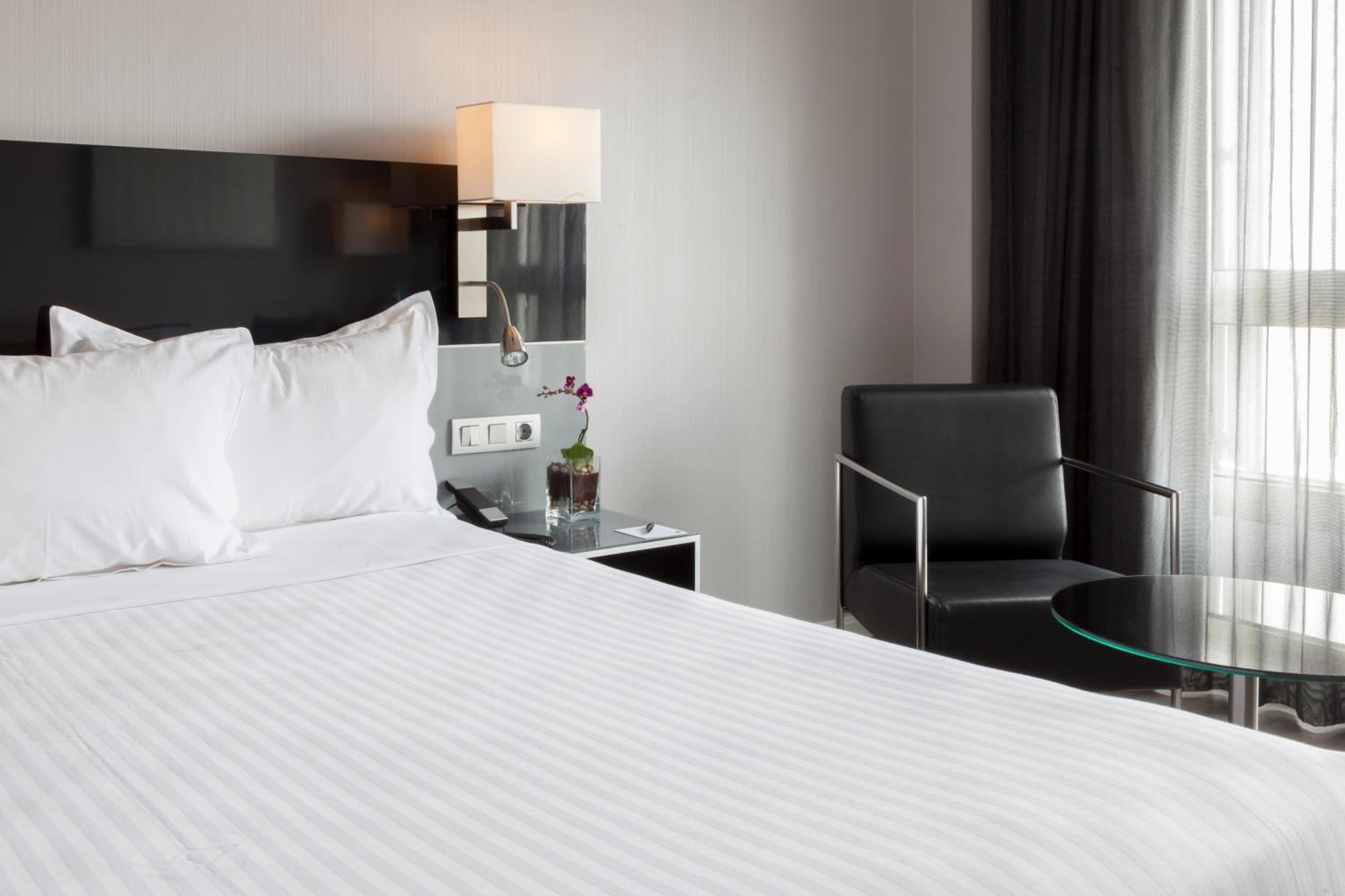Double room, Guest room, 1 King thumbnail 5
