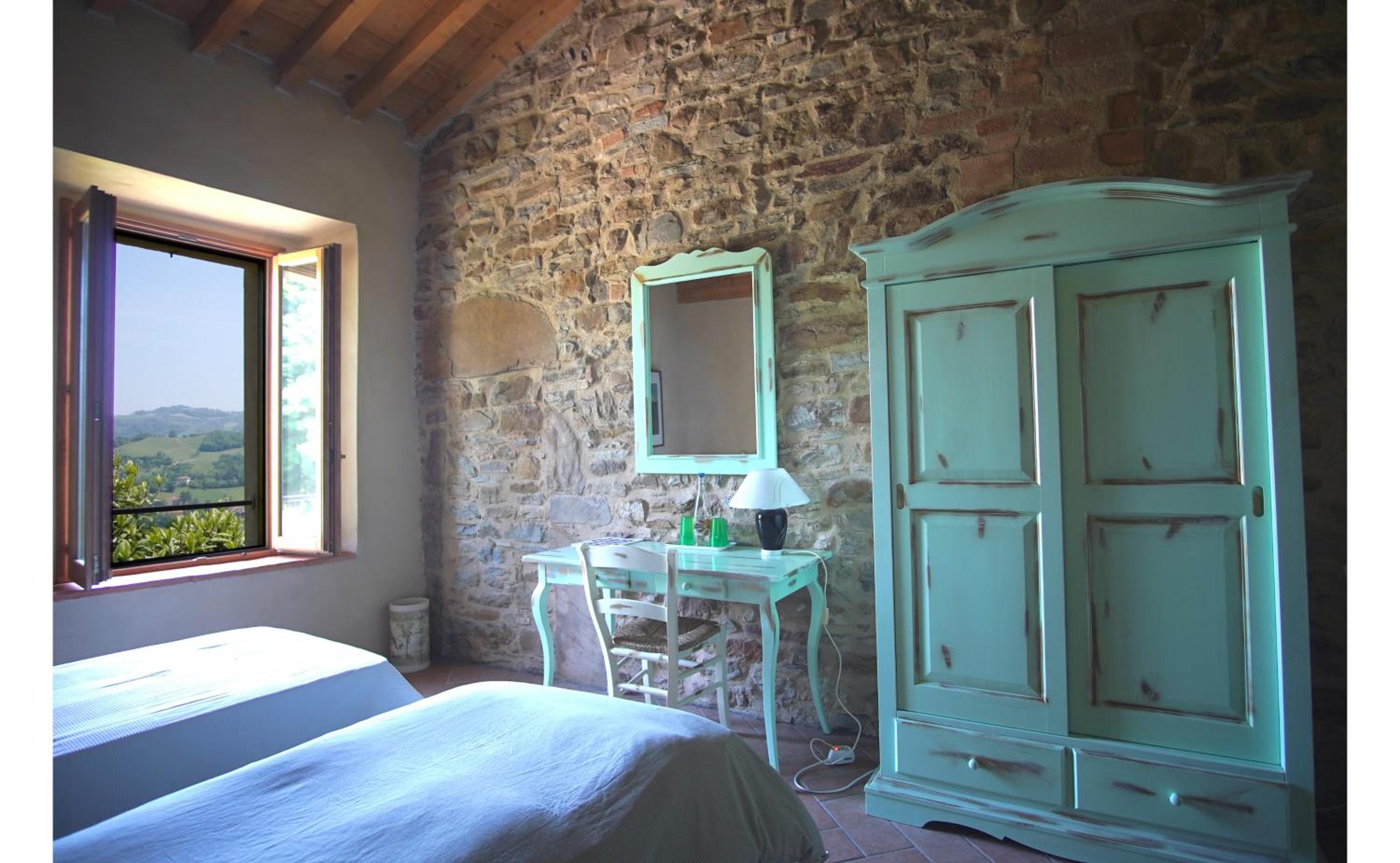 Twin Room with Private Bathroom photo 3
