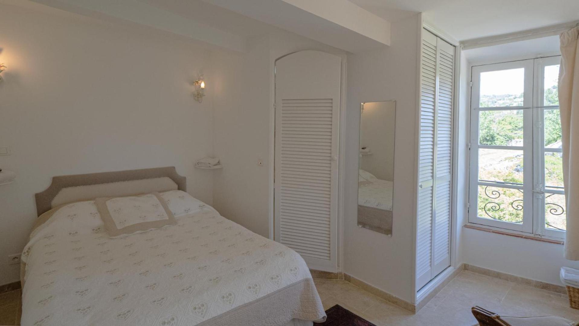 Small Double Room photo 1