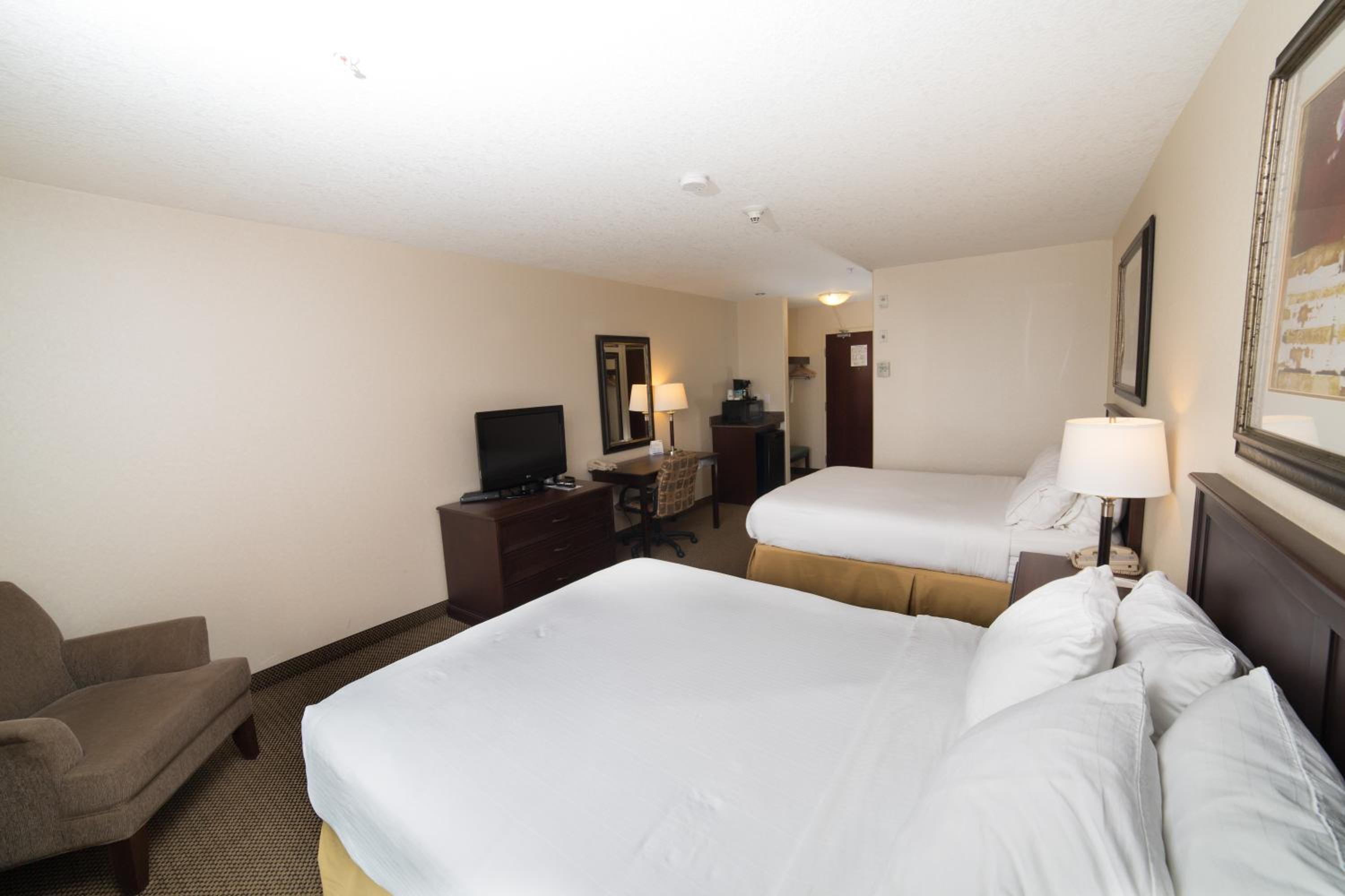 Standard Room with Two Queen Beds - Photo 1