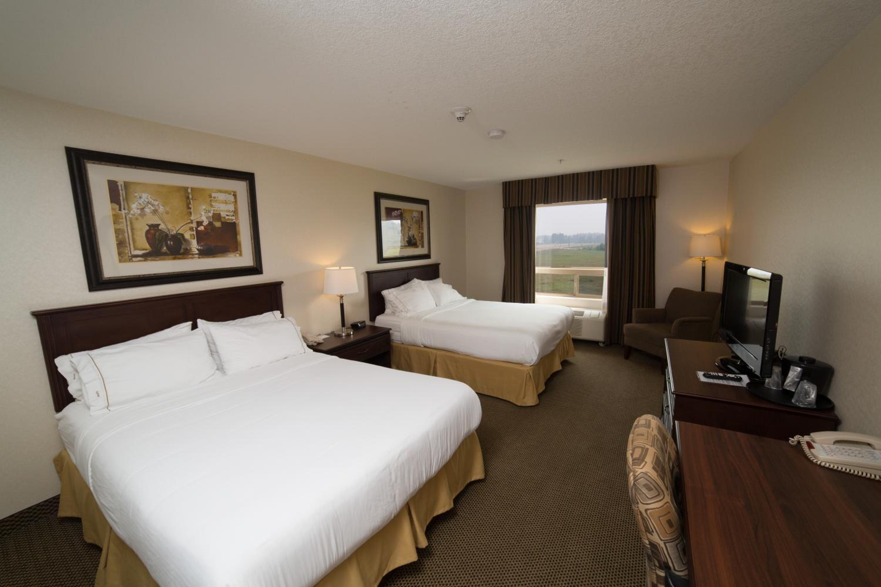 Standard Room with Two Queen Beds - Photo 2