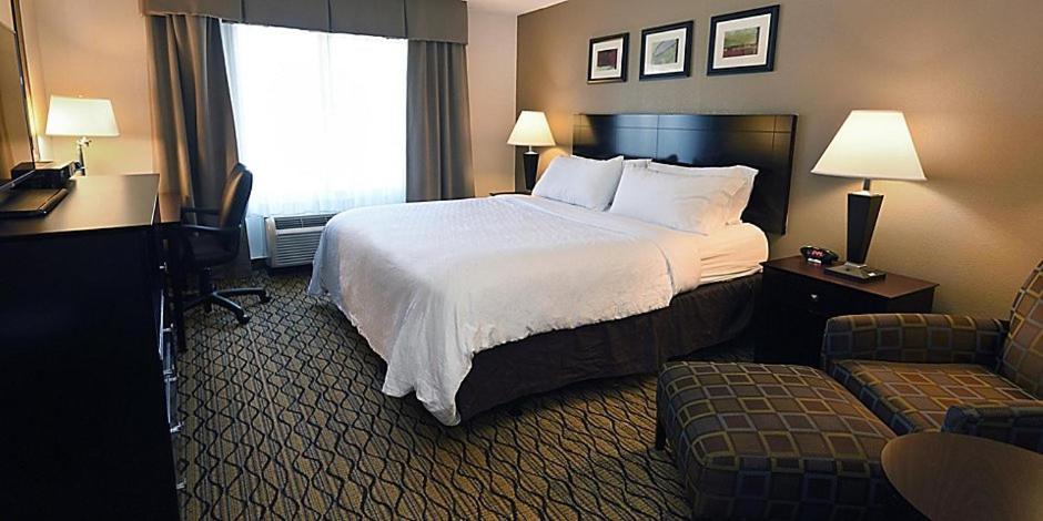 Standard King Room - Communications Accessible - Photo 1
